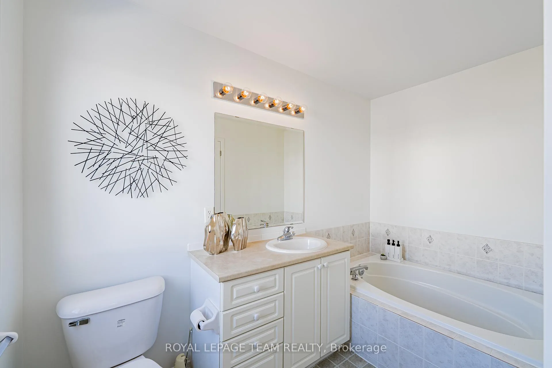 Photo 32 of 313 Bryarton Street, Ottawa, Chapel Hill — HOMEH