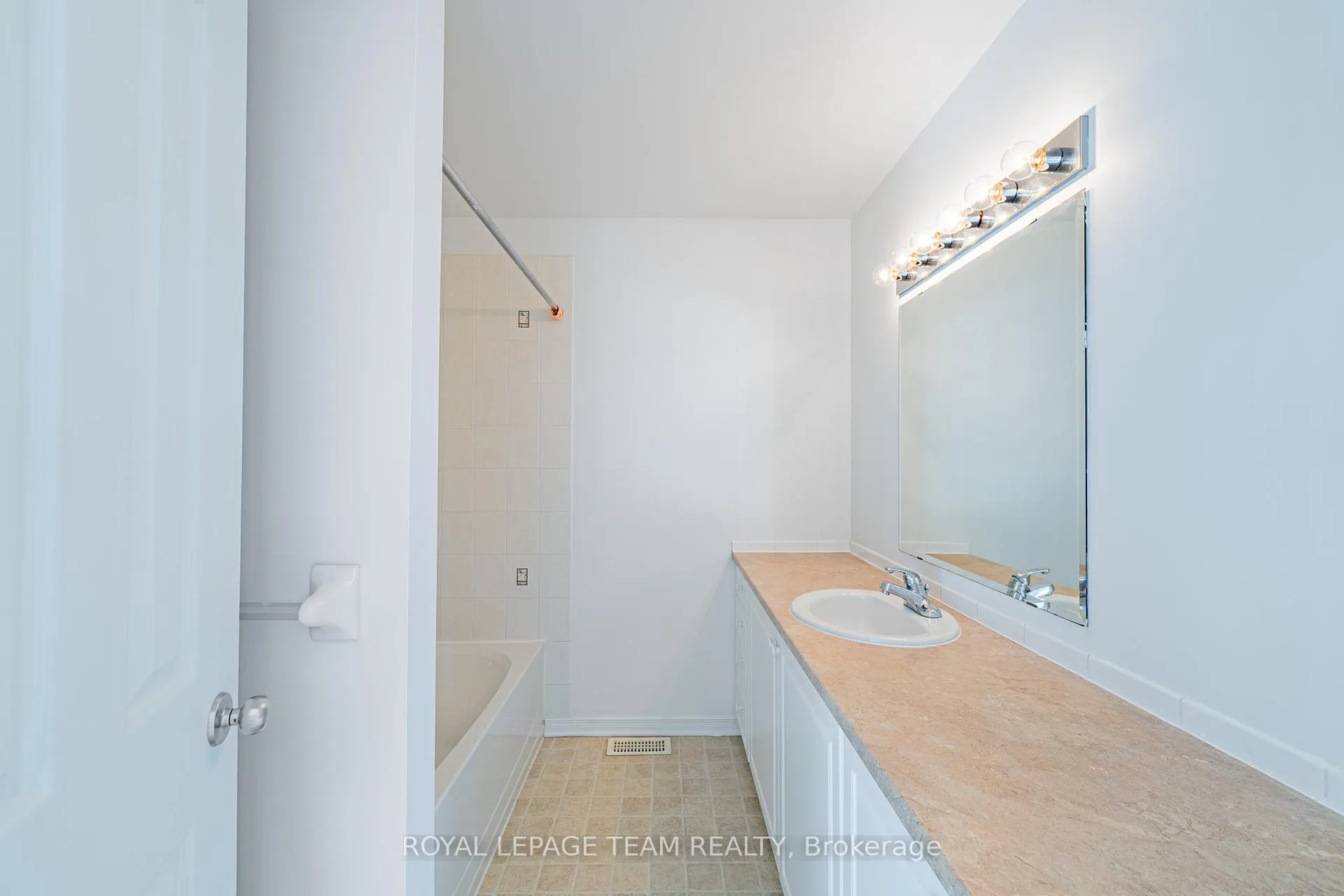 Photo 38 of 313 Bryarton Street, Ottawa, Chapel Hill — HOMEH