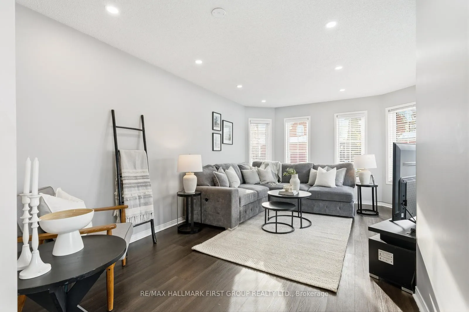 Photo 3 of 52 Playfair Road, Whitby, Downtown Whitby — HOMEH