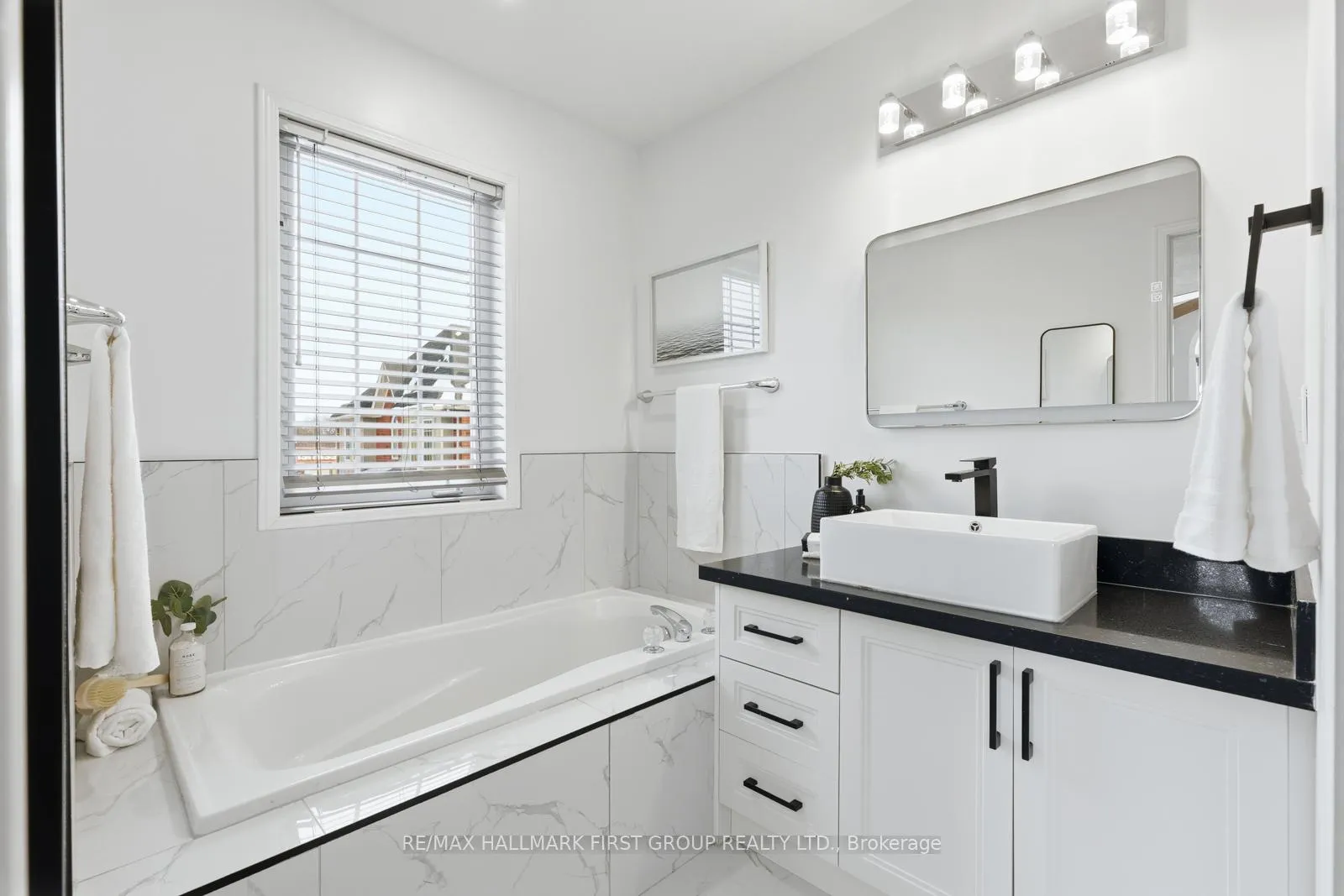 Photo 15 of 52 Playfair Road, Whitby, Downtown Whitby — HOMEH