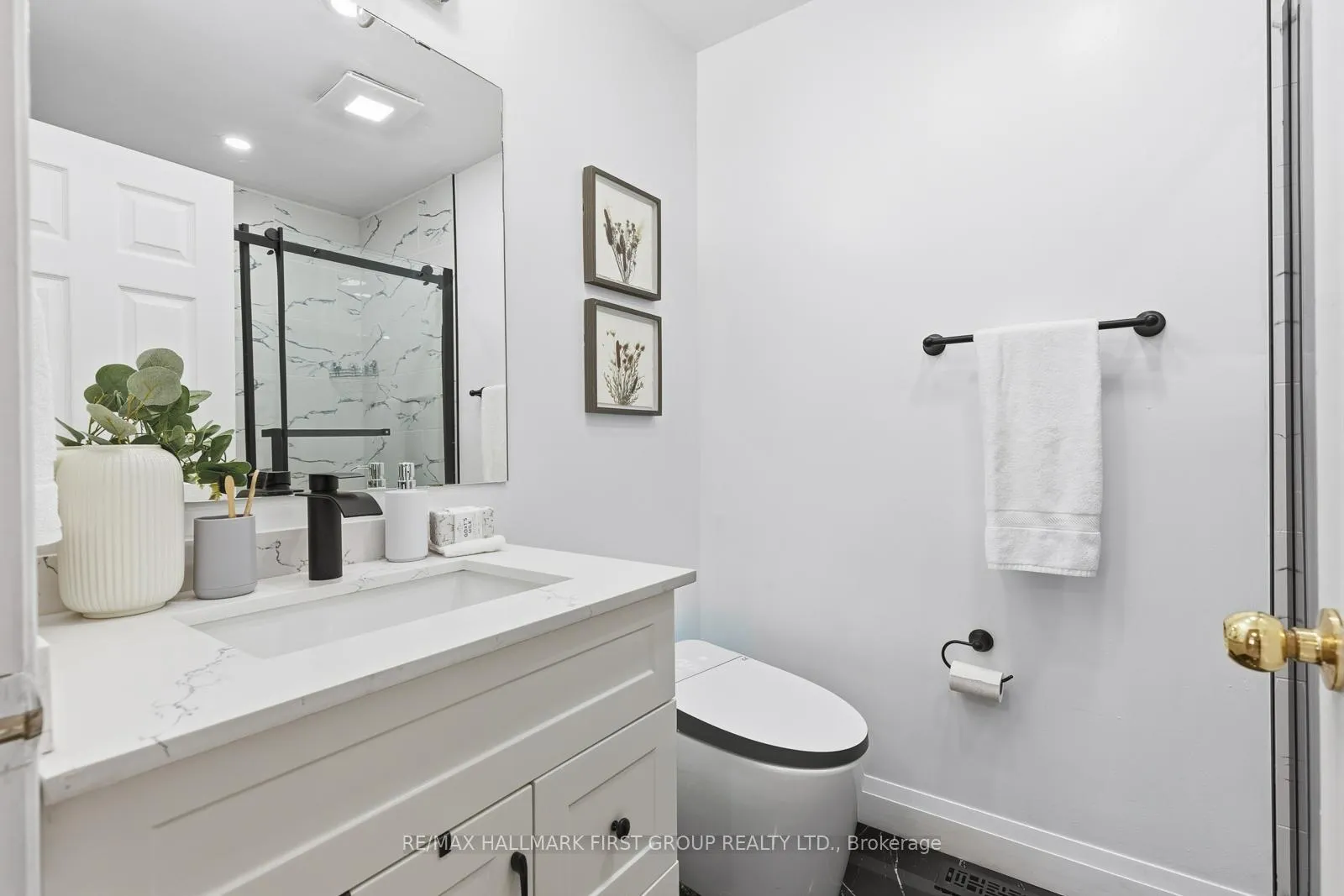 Photo 18 of 52 Playfair Road, Whitby, Downtown Whitby — HOMEH