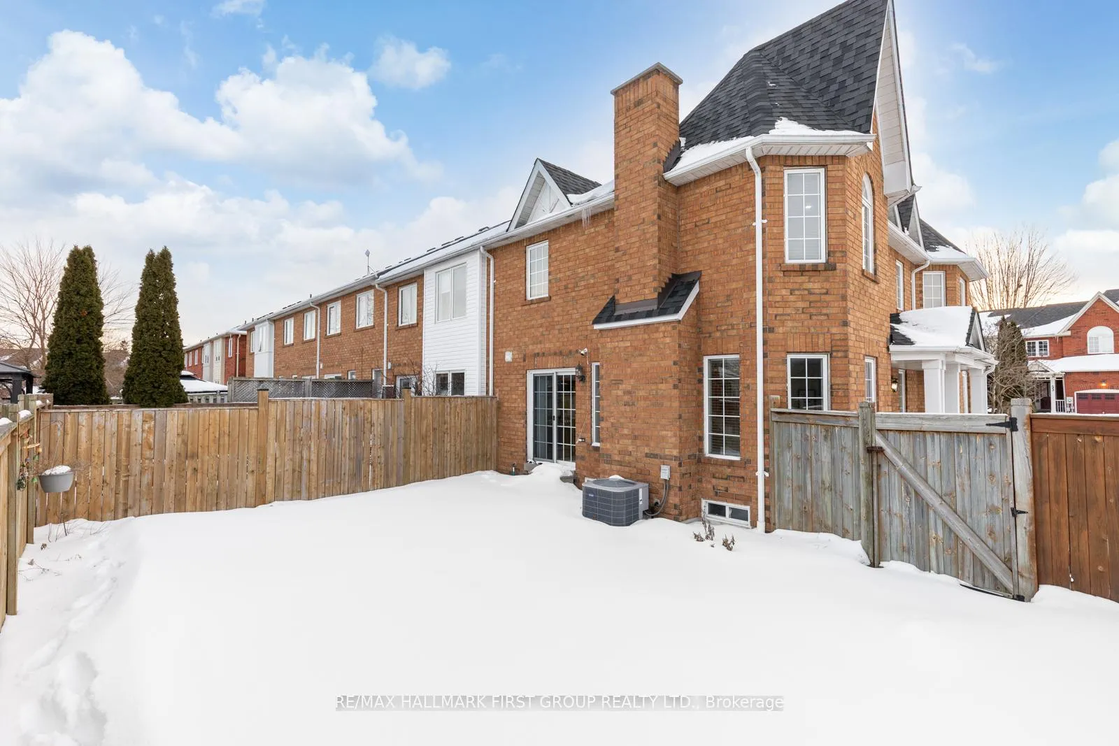 Photo 21 of 52 Playfair Road, Whitby, Downtown Whitby — HOMEH