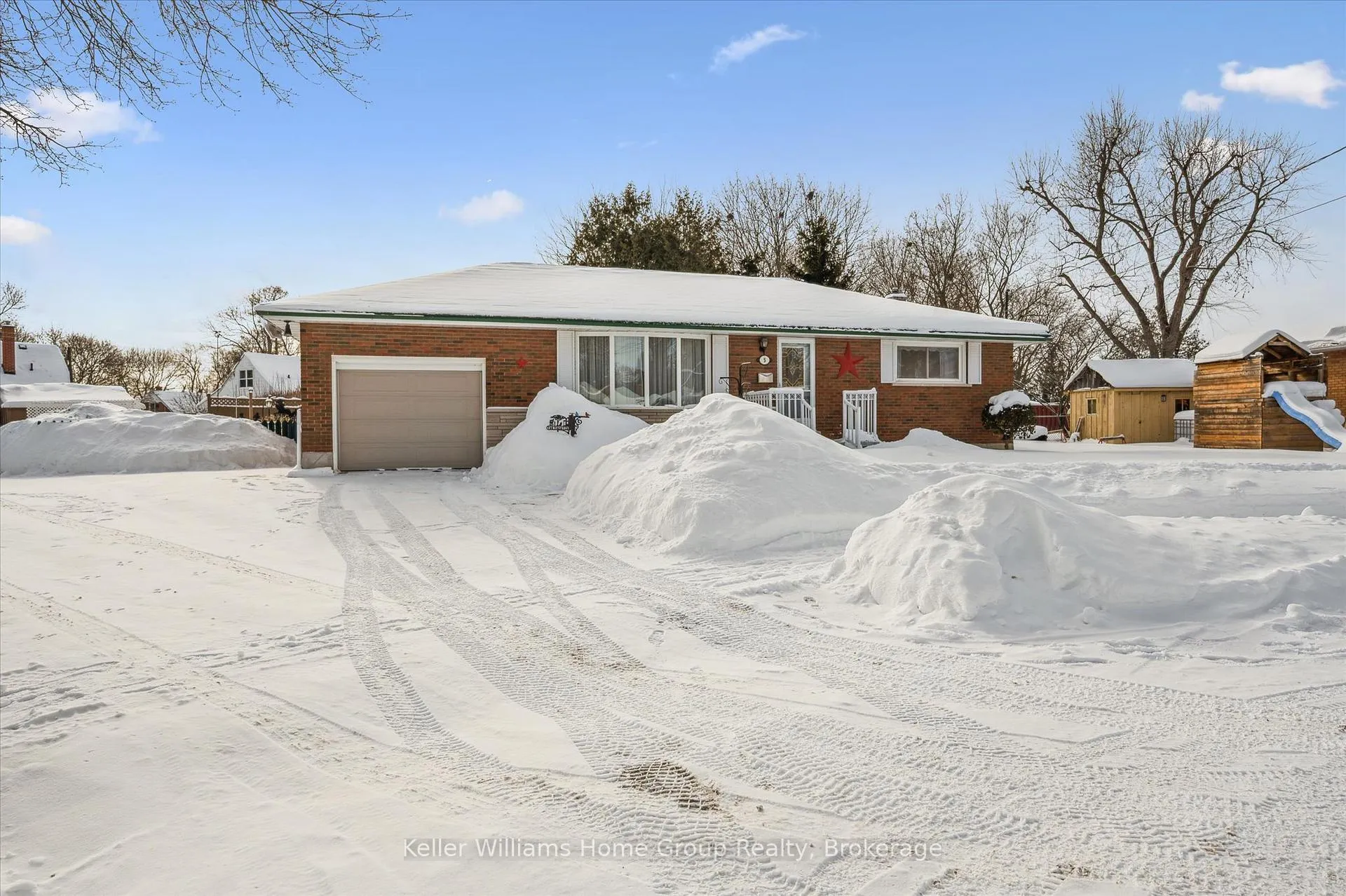 Photo 2 of 5 Westoby Place, Guelph, St. George's — HOMEH
