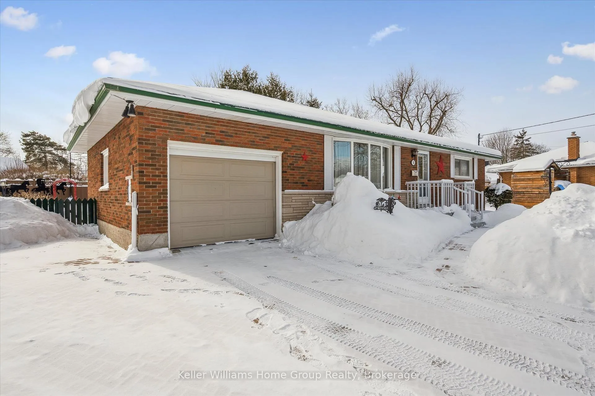 Photo 3 of 5 Westoby Place, Guelph, St. George's — HOMEH