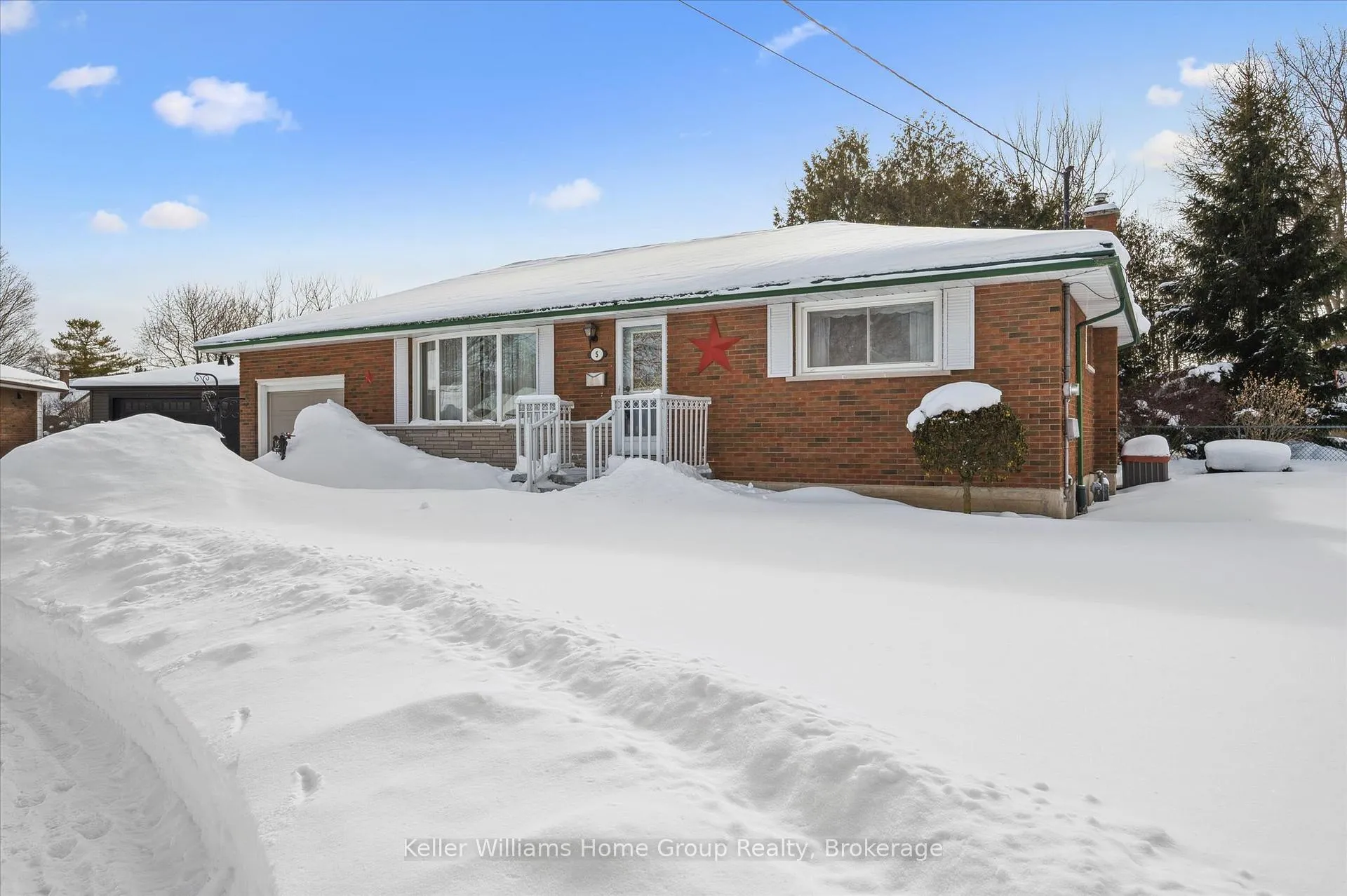 Photo 4 of 5 Westoby Place, Guelph, St. George's — HOMEH