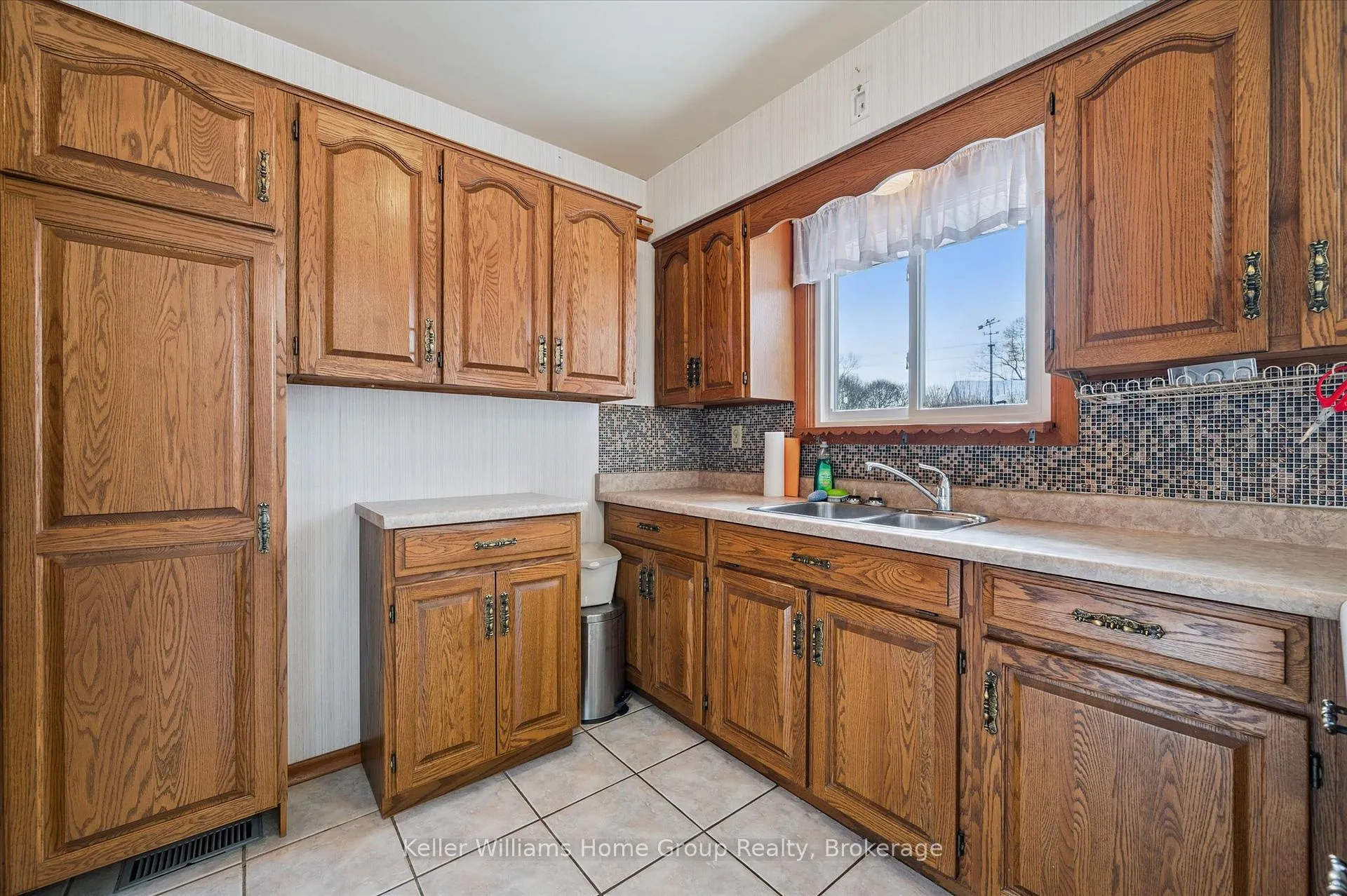 Photo 11 of 5 Westoby Place, Guelph, St. George's — HOMEH