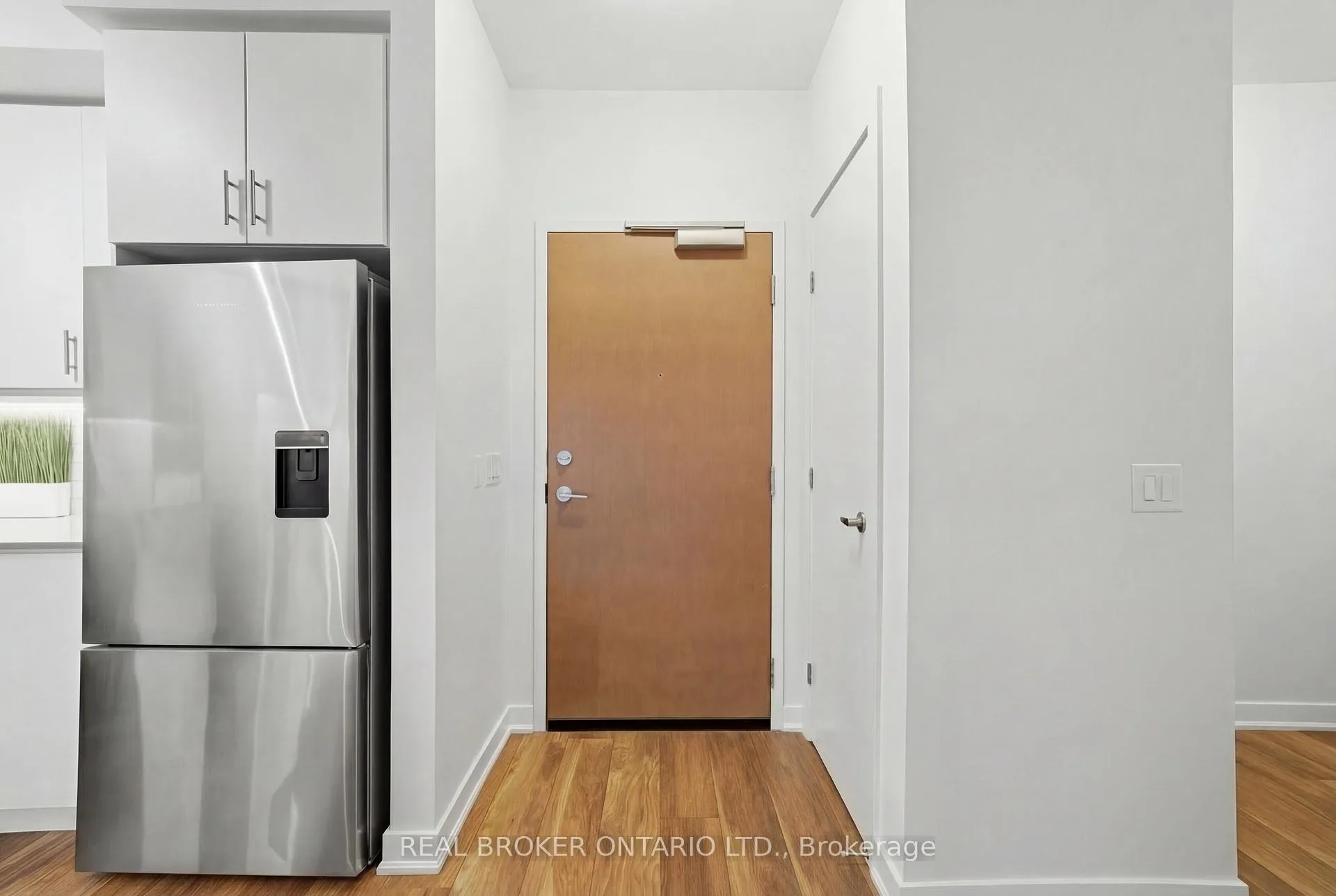 Photo 4 of Unit 513, 320 Plains Road E, Burlington, LaSalle — HOMEH