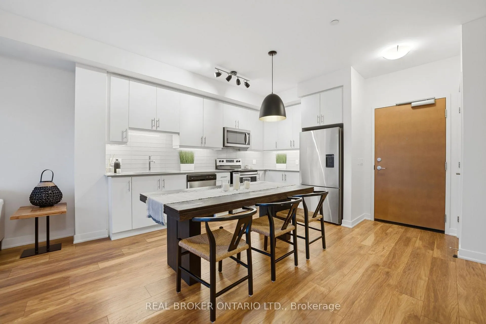 Photo 5 of Unit 513, 320 Plains Road E, Burlington, LaSalle — HOMEH
