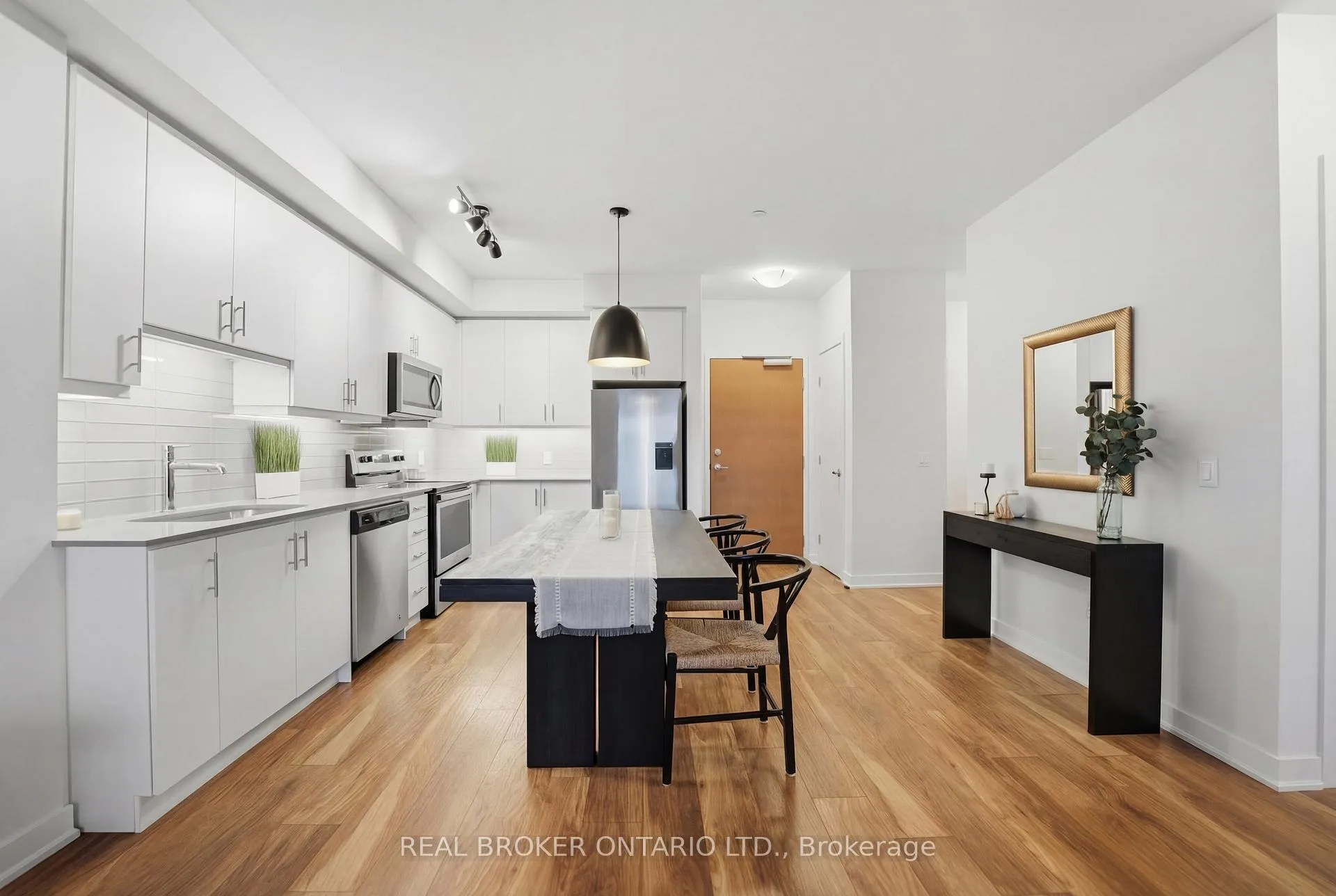 Photo 10 of Unit 513, 320 Plains Road E, Burlington, LaSalle — HOMEH