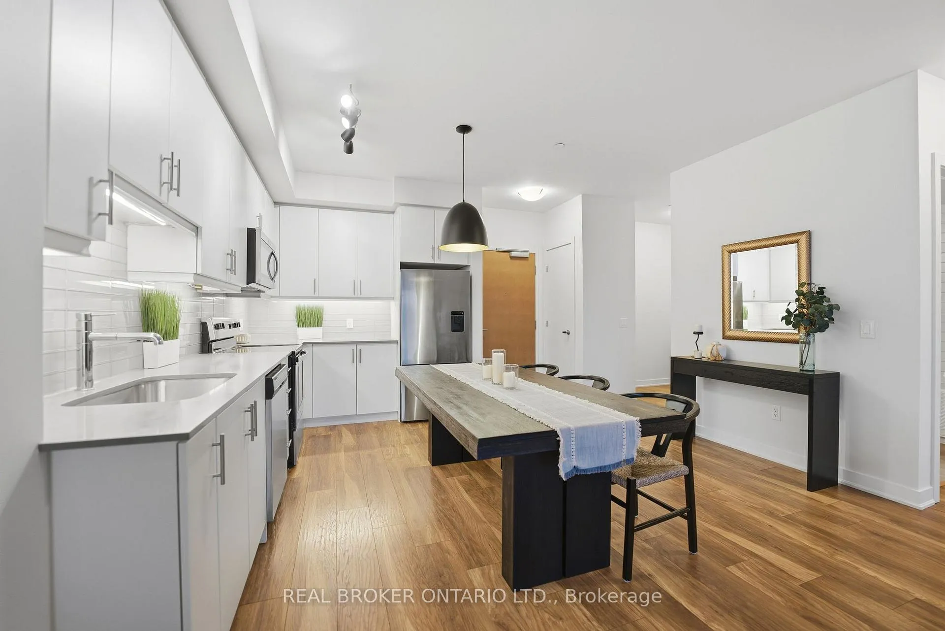 Photo 11 of Unit 513, 320 Plains Road E, Burlington, LaSalle — HOMEH