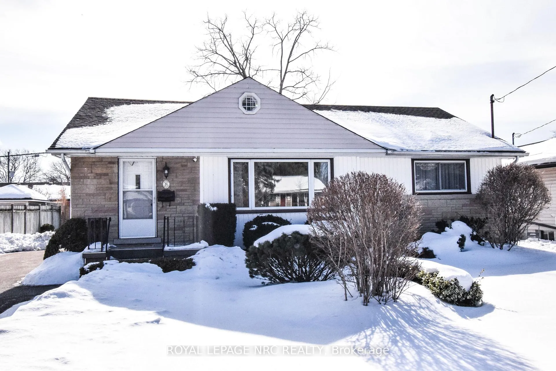Photo 2 of 8 Roseland Avenue, St. Catharines, Carlton/Bunting — HOMEH