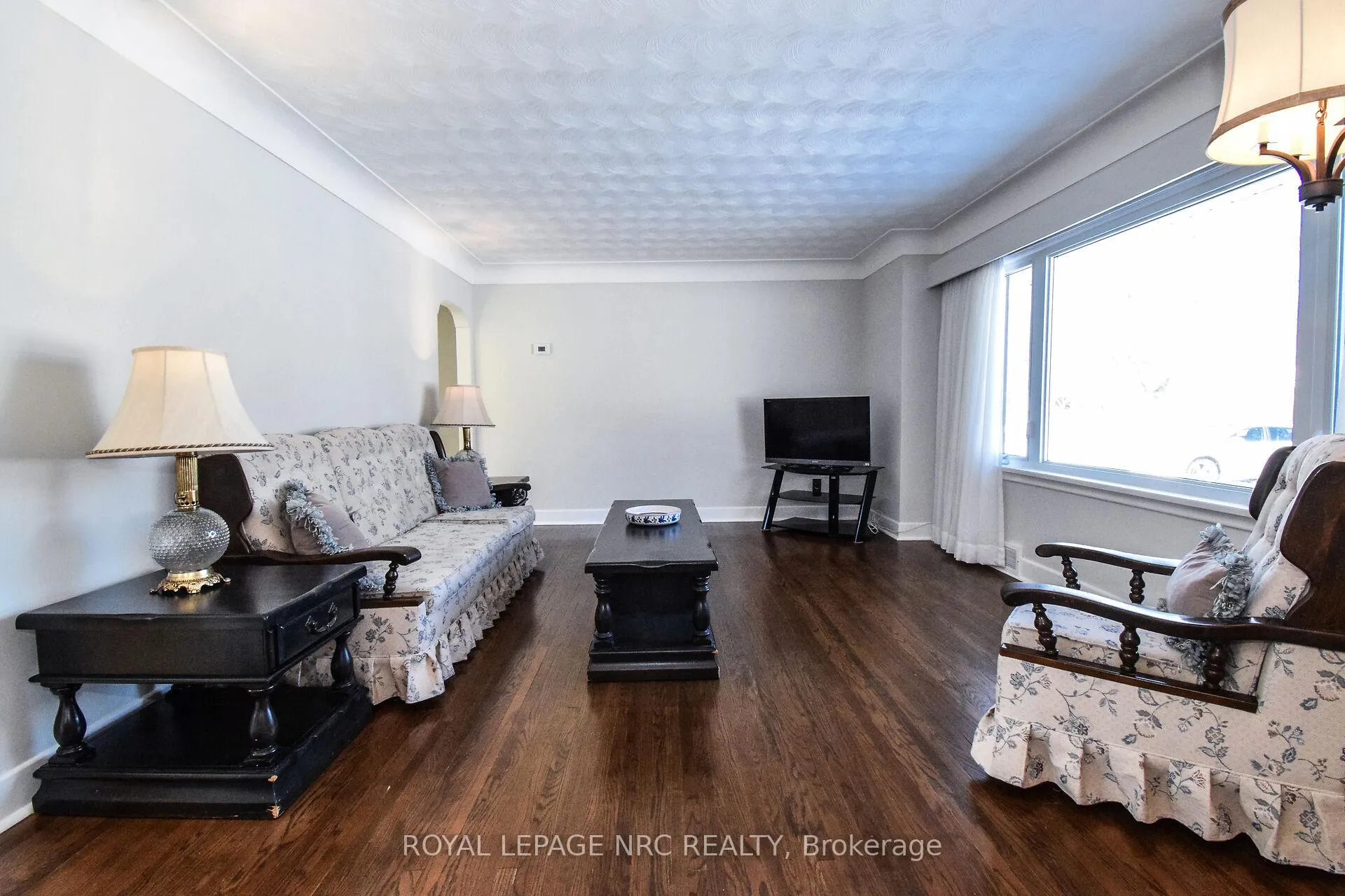 Photo 4 of 8 Roseland Avenue, St. Catharines, Carlton/Bunting — HOMEH