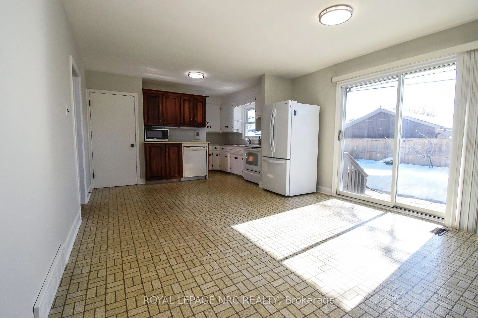Photo 8 of 8 Roseland Avenue, St. Catharines, Carlton/Bunting — HOMEH