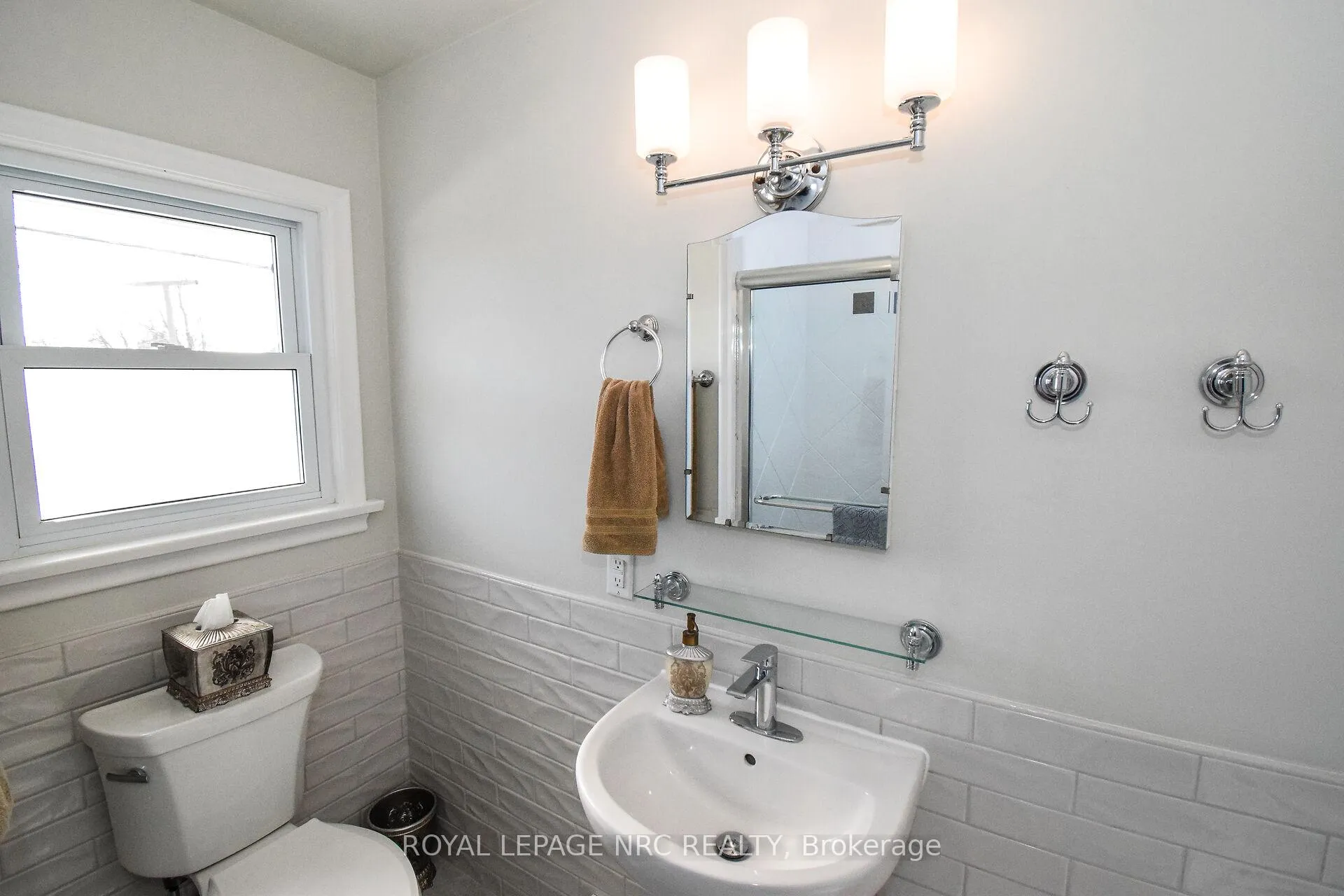 Photo 16 of 8 Roseland Avenue, St. Catharines, Carlton/Bunting — HOMEH