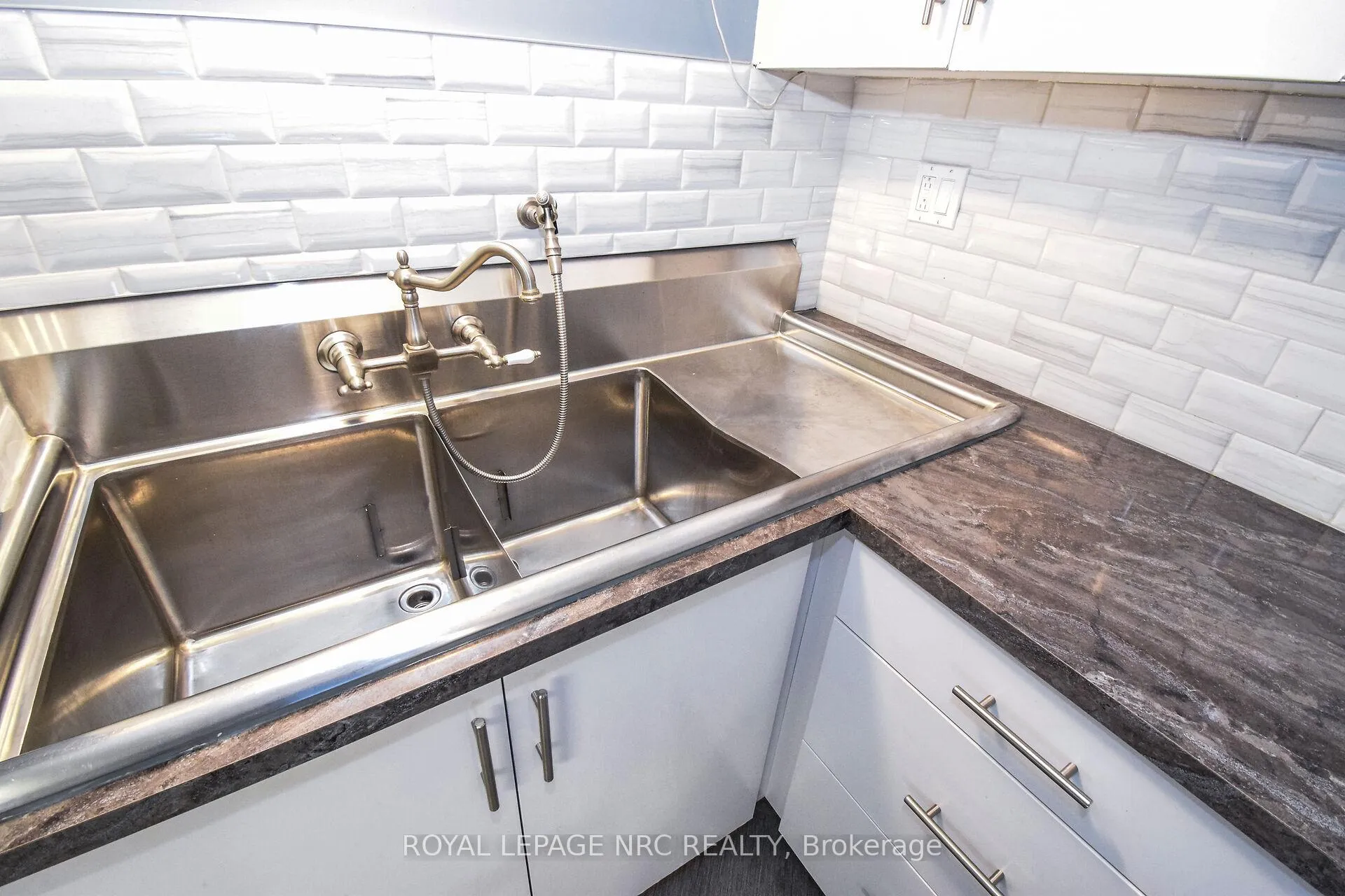 Photo 25 of 8 Roseland Avenue, St. Catharines, Carlton/Bunting — HOMEH