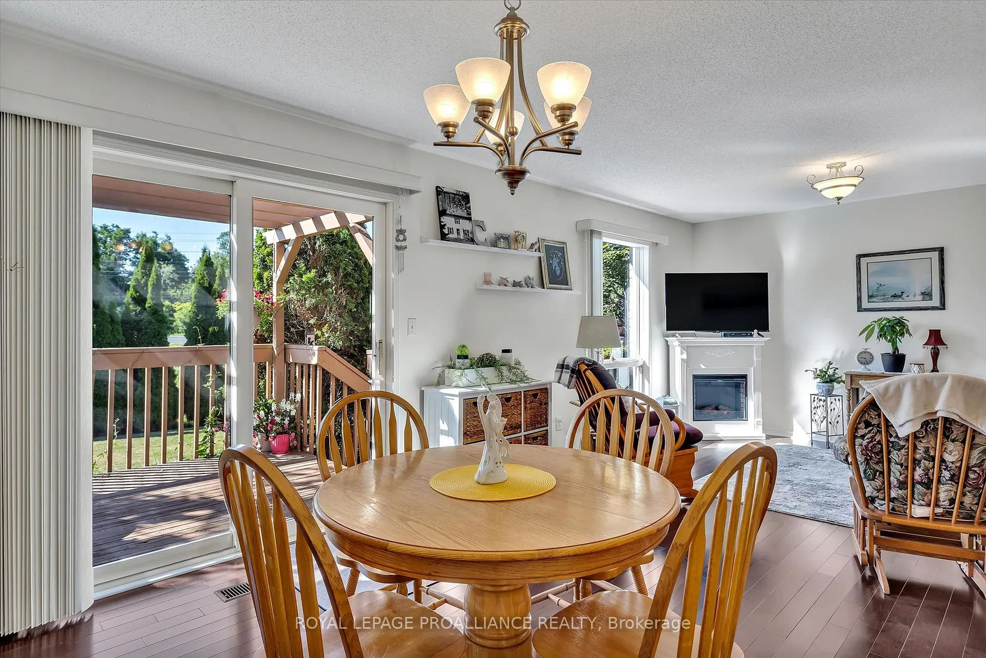 Photo 7 of 1269 Eagle Crescent, Peterborough, Monaghan Ward 2 — HOMEH