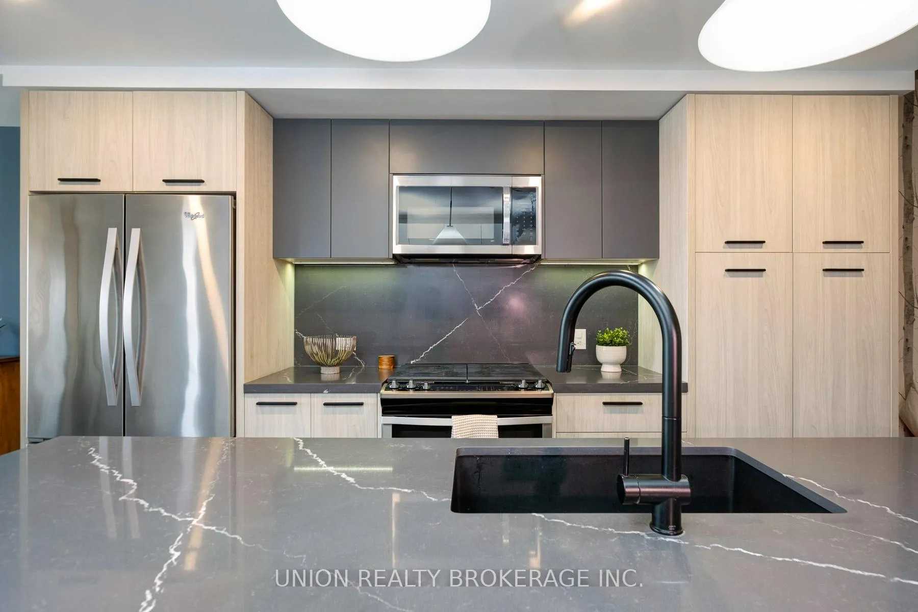 Photo 5 of Unit 309, 665 Kingston Road, Toronto, The Beaches — HOMEH
