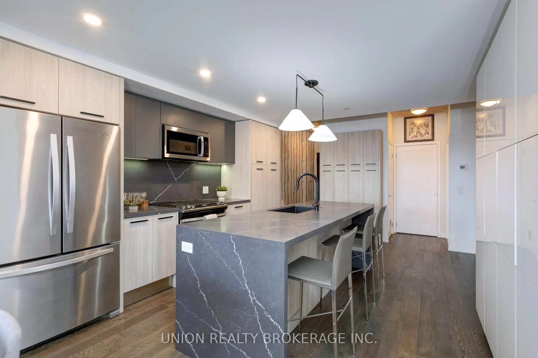 Photo 6 of Unit 309, 665 Kingston Road, Toronto, The Beaches — HOMEH