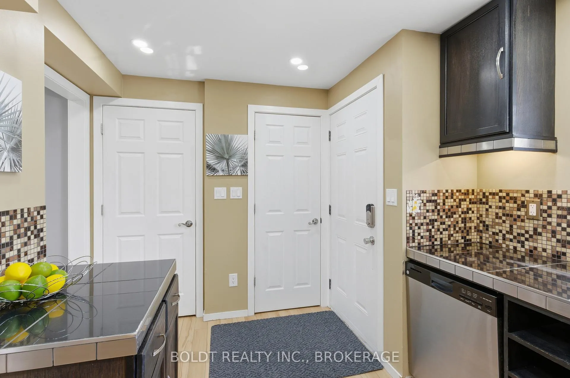 Photo 4 of Unit 2, 151 Linwell Road, St. Catharines, Lakeport — HOMEH