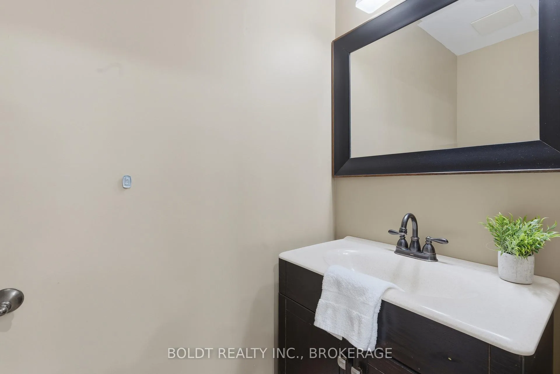 Photo 8 of Unit 2, 151 Linwell Road, St. Catharines, Lakeport — HOMEH