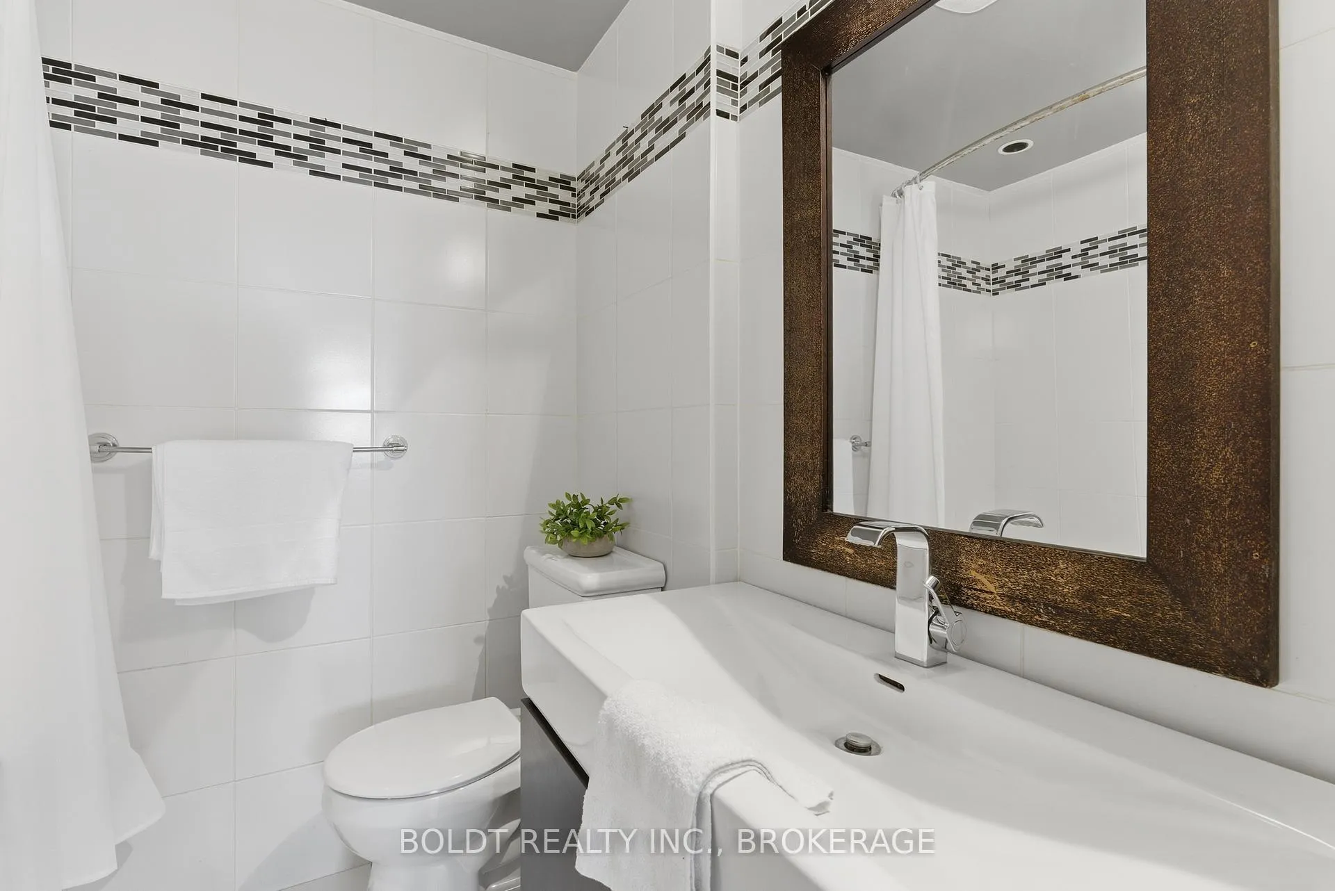 Photo 23 of Unit 2, 151 Linwell Road, St. Catharines, Lakeport — HOMEH
