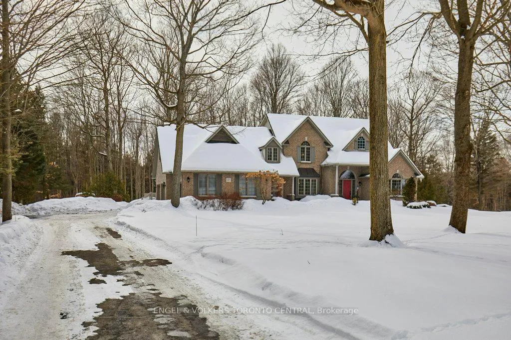 Front of 27 Timberlane Court