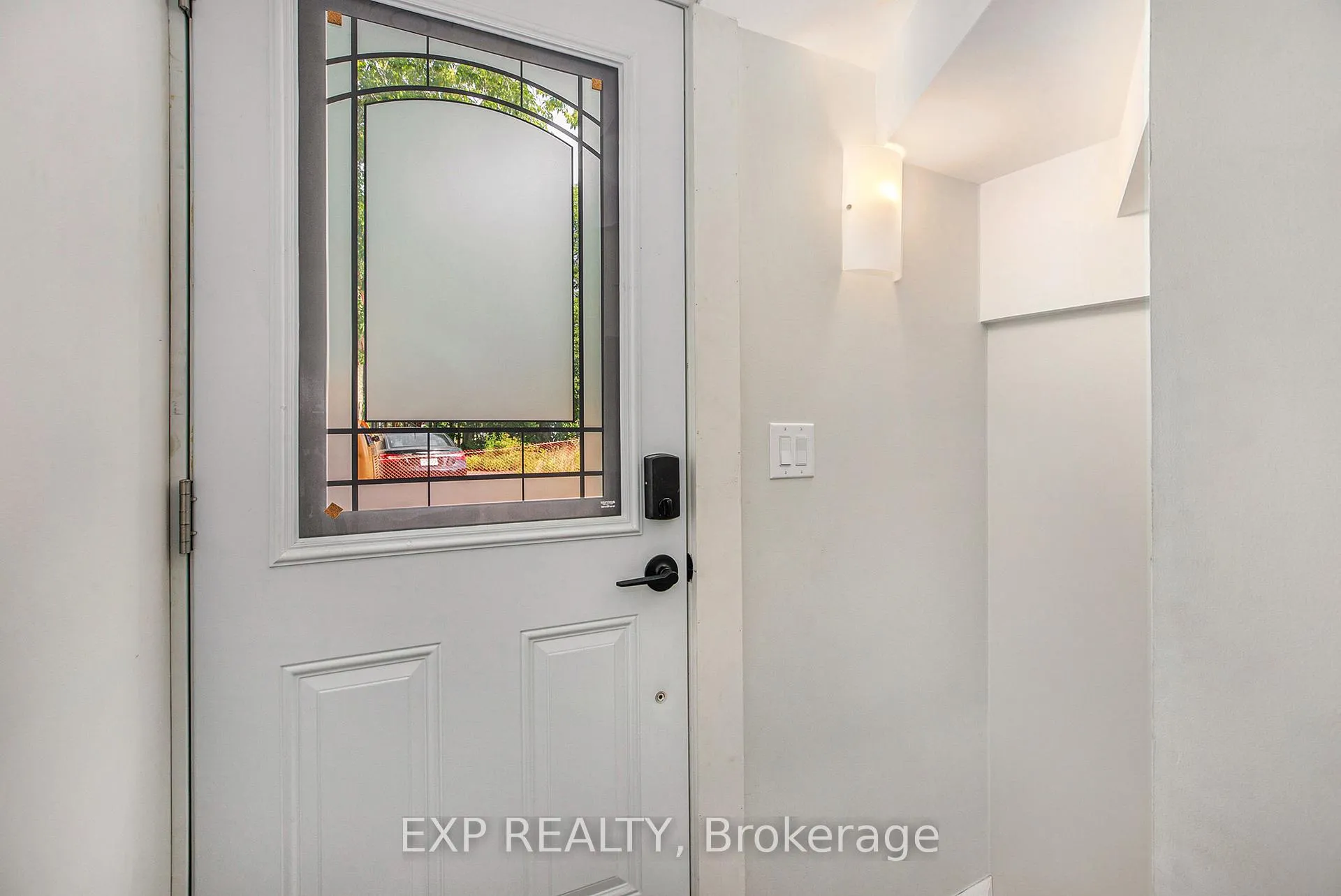 Photo 2 of Unit #1, 838 St. Laurent Boulevard, Ottawa, Castle Heights — HOMEH