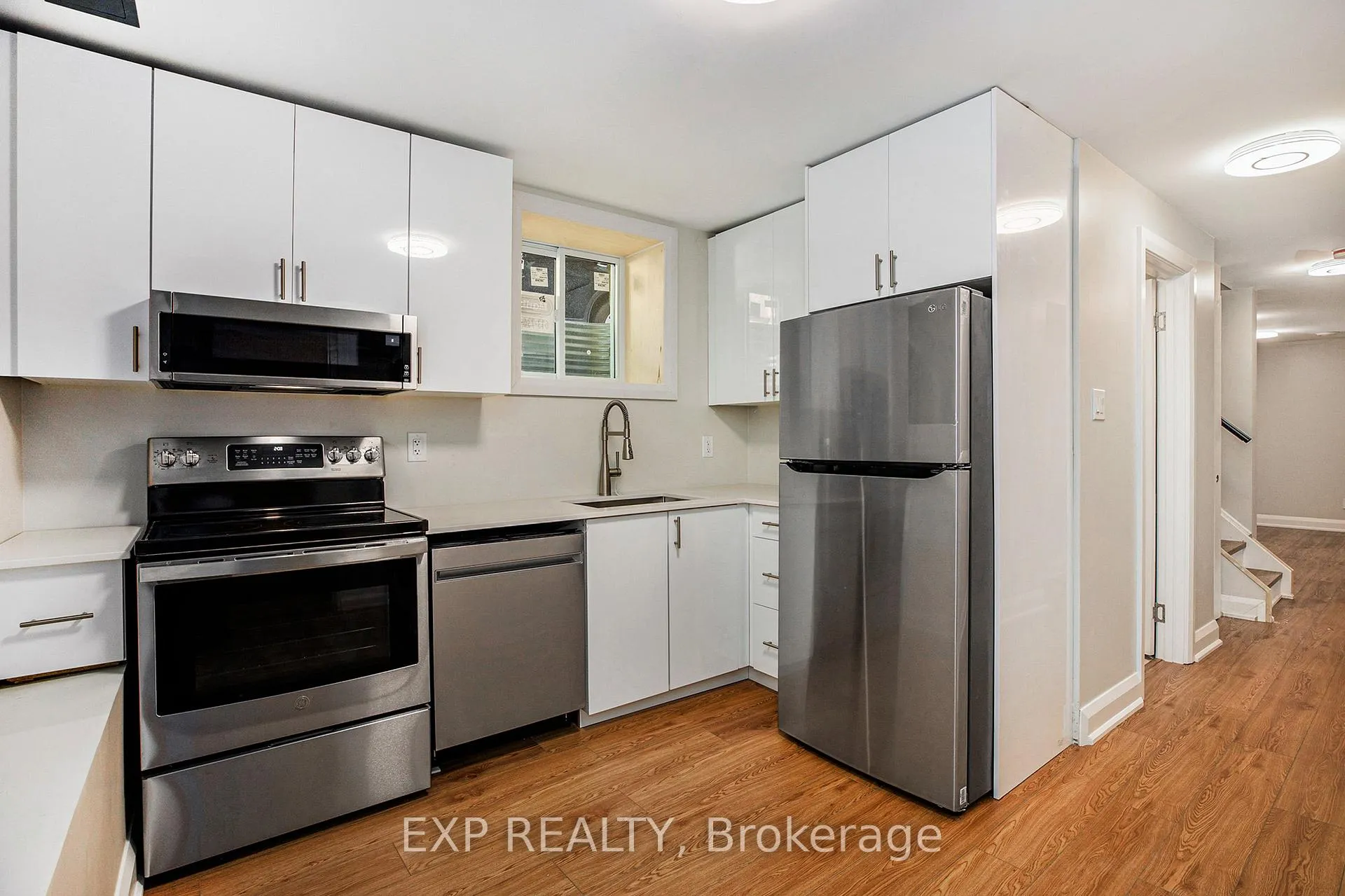 Photo 9 of Unit #1, 838 St. Laurent Boulevard, Ottawa, Castle Heights — HOMEH