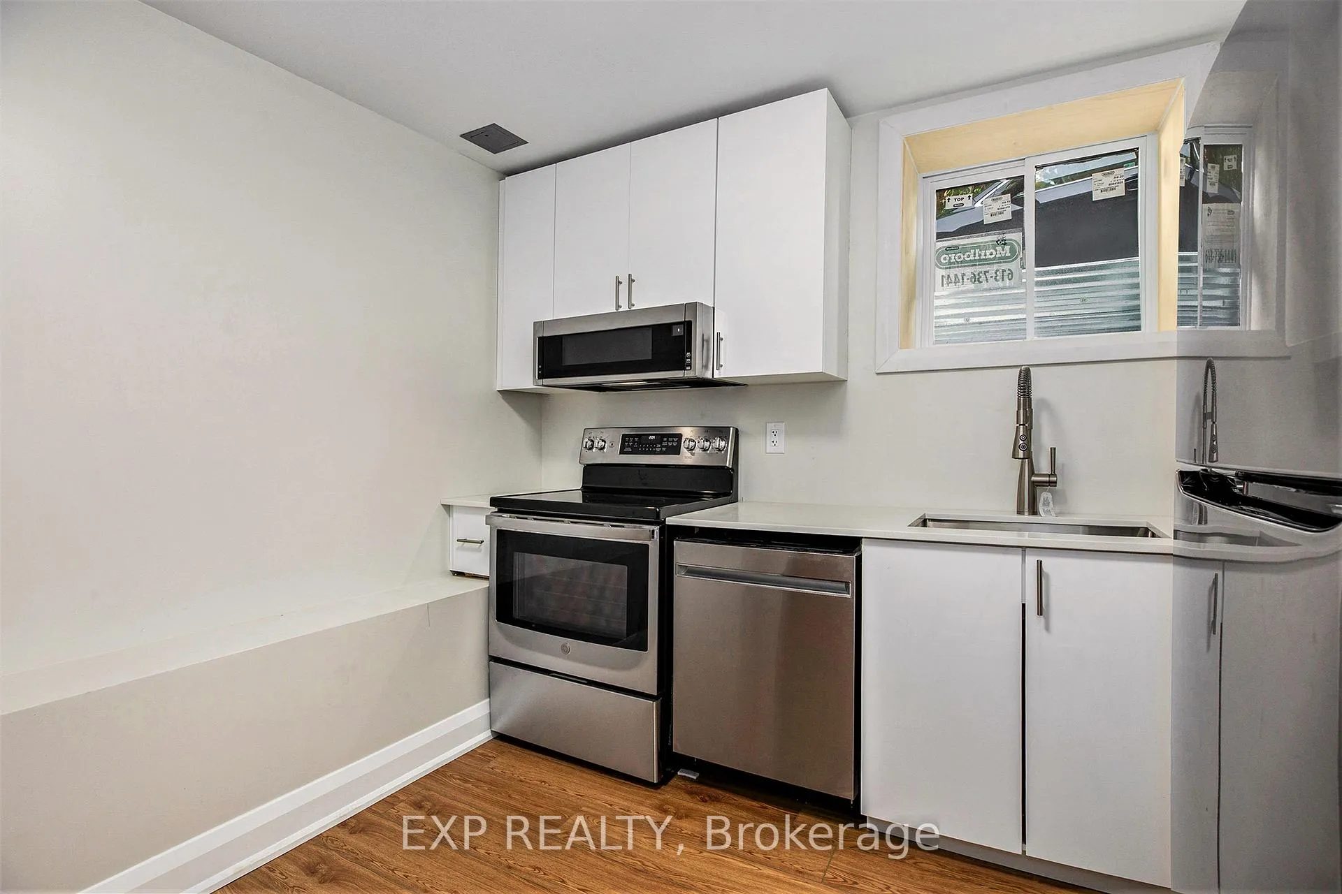 Photo 10 of Unit #1, 838 St. Laurent Boulevard, Ottawa, Castle Heights — HOMEH