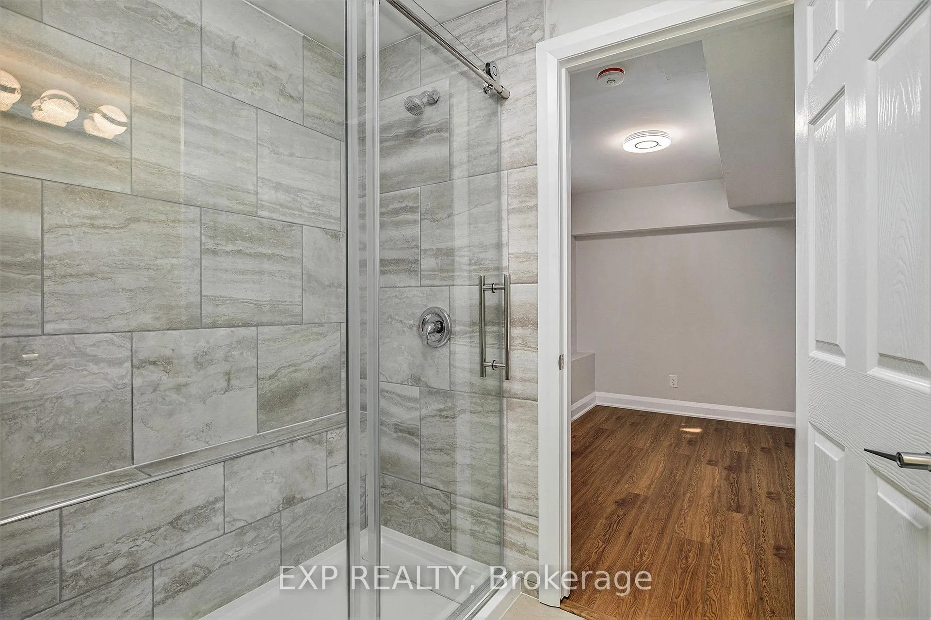 Photo 12 of Unit #1, 838 St. Laurent Boulevard, Ottawa, Castle Heights — HOMEH