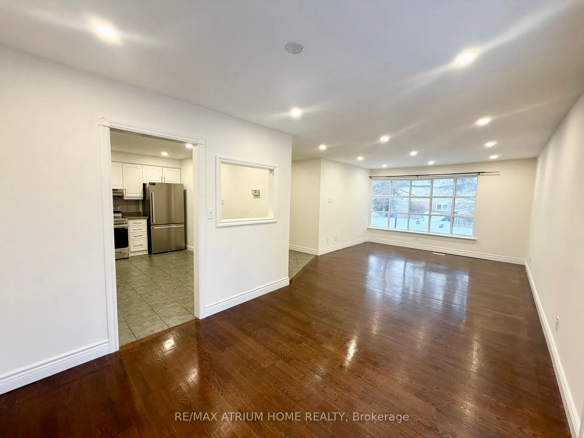 Photo 2 of 59 Carlton Road, Markham, Unionville — HOMEH