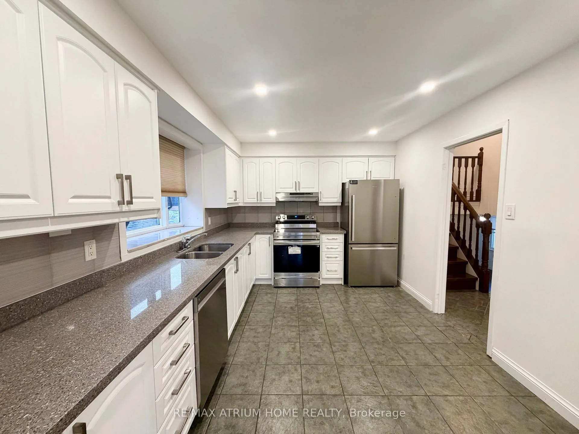 Photo 6 of 59 Carlton Road, Markham, Unionville — HOMEH