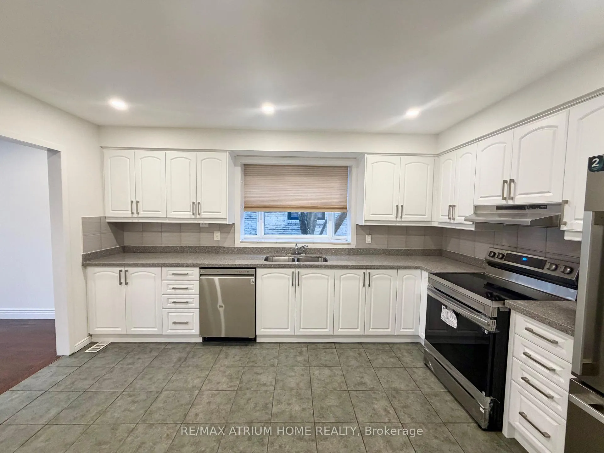 Photo 7 of 59 Carlton Road, Markham, Unionville — HOMEH
