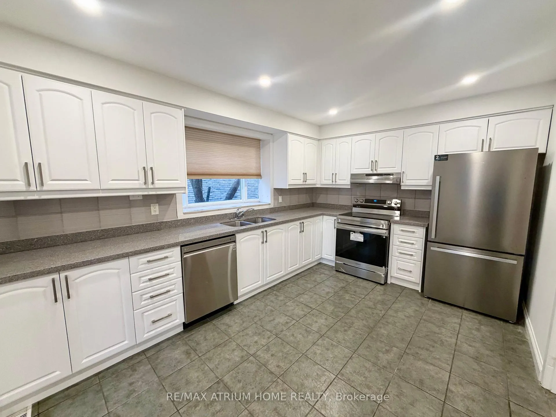 Photo 8 of 59 Carlton Road, Markham, Unionville — HOMEH