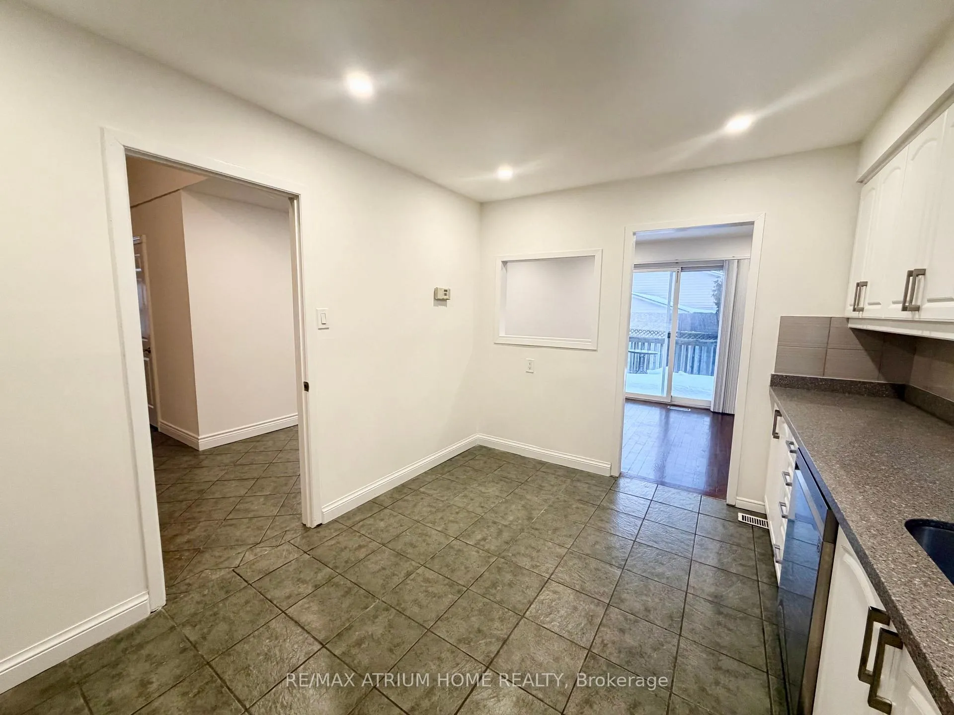 Photo 9 of 59 Carlton Road, Markham, Unionville — HOMEH