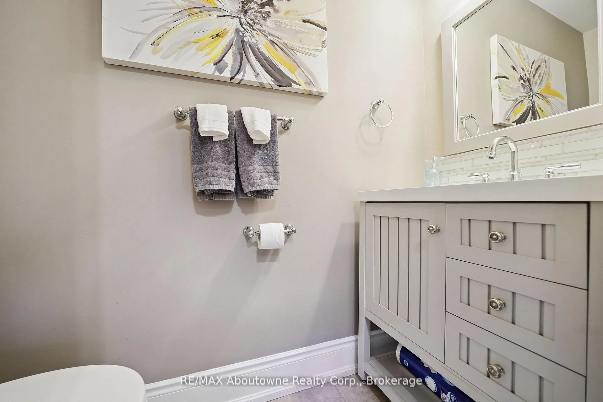 Photo 8 of 437 Jelinik Terrace, Milton, Scott — HOMEH