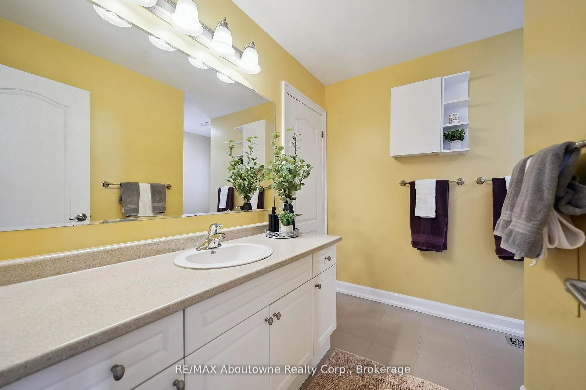 Photo 24 of 437 Jelinik Terrace, Milton, Scott — HOMEH