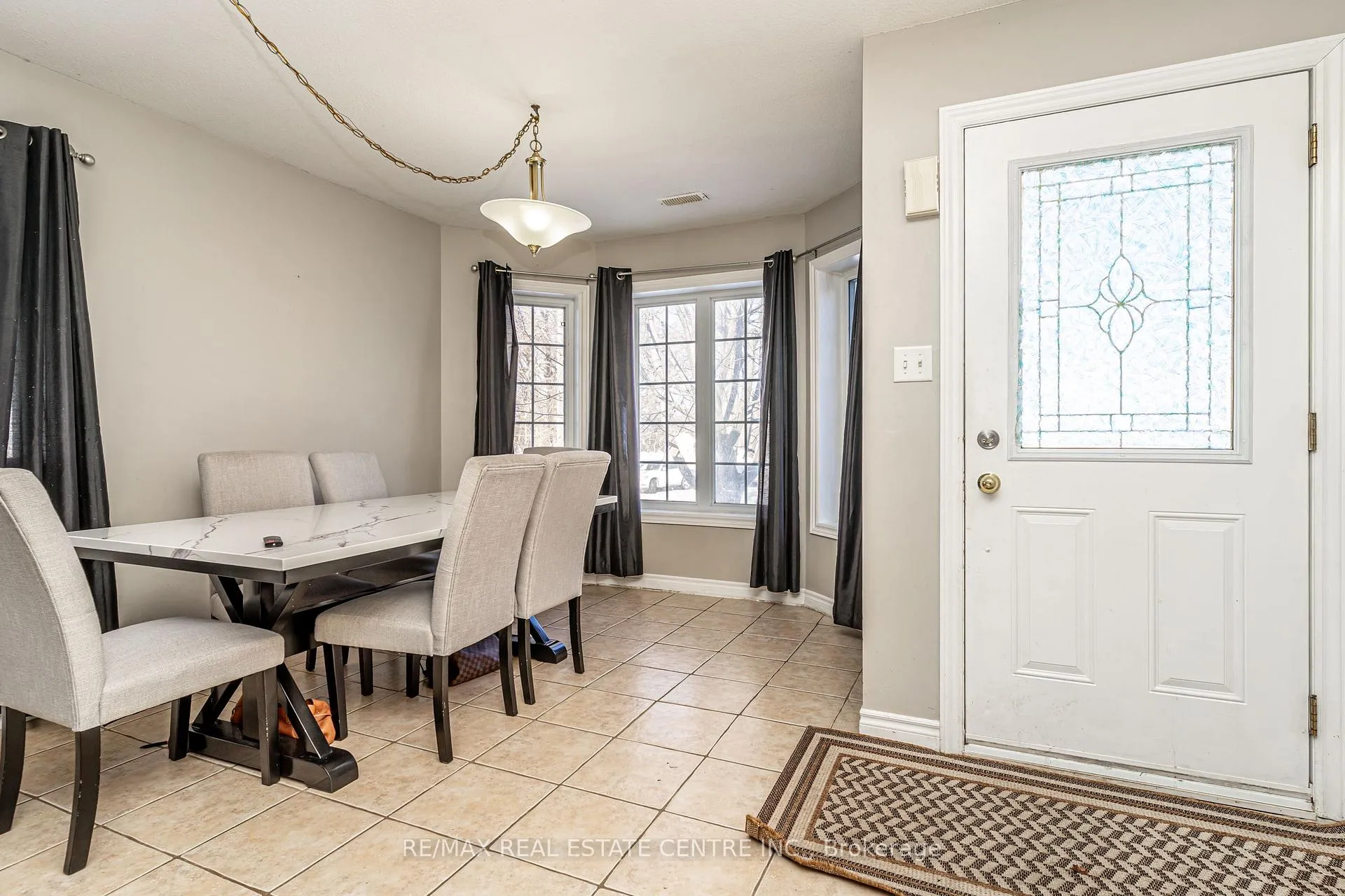 Photo 4 of 75 Campbell Avenue, Barrie, Allandale — HOMEH