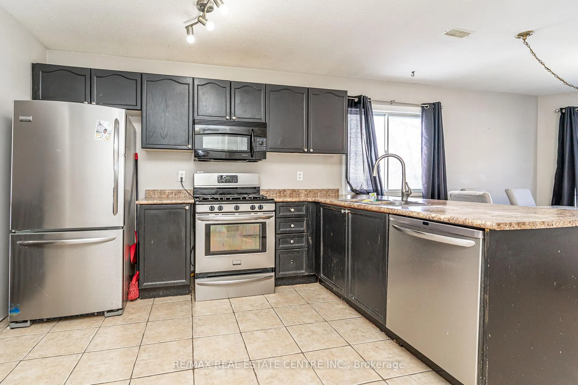 Photo 8 of 75 Campbell Avenue, Barrie, Allandale — HOMEH