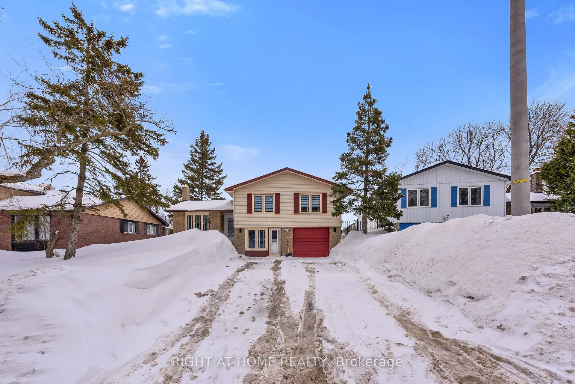 Photo 1 of 5 Carol Road, Barrie, Allandale Heights — HOMEH