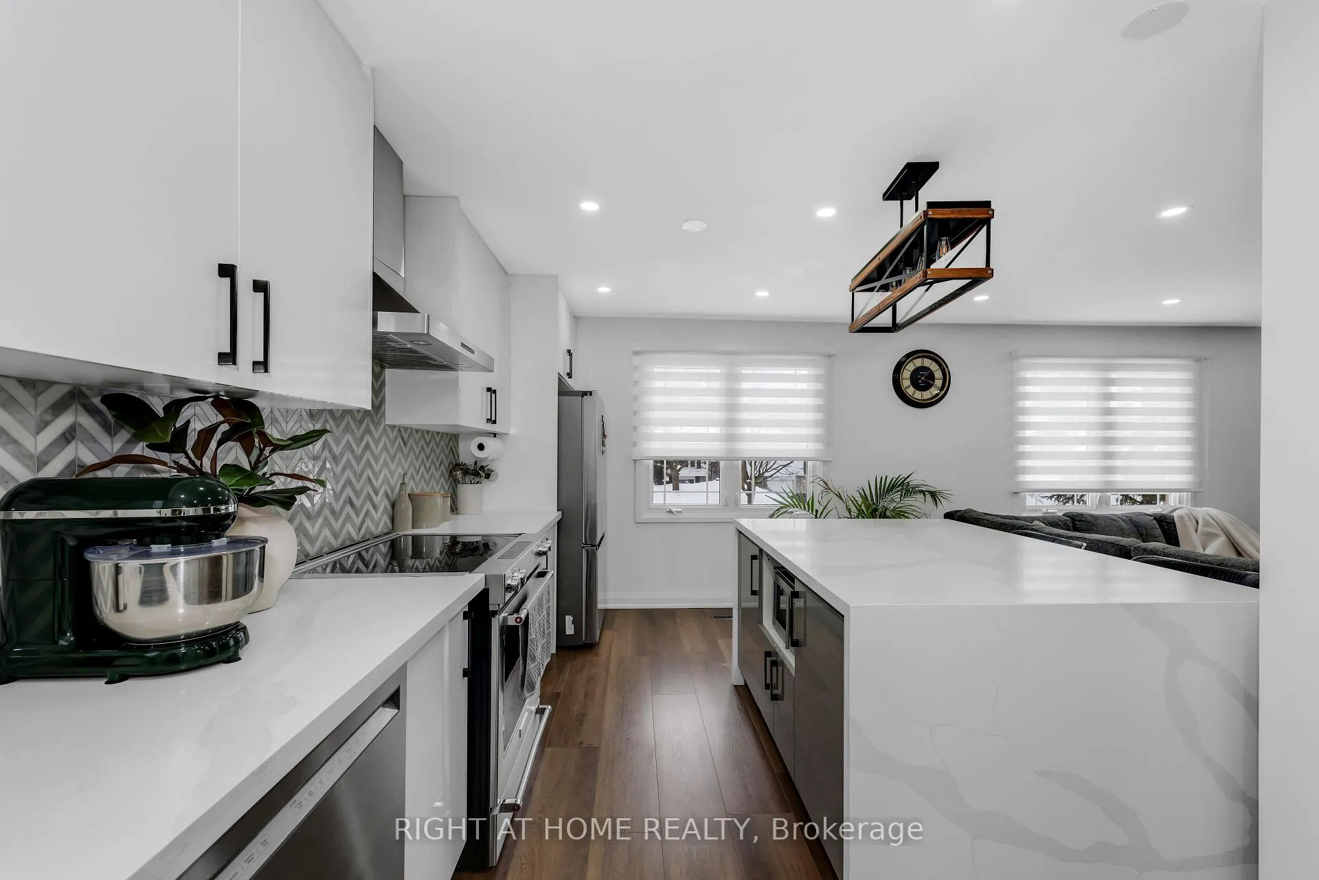Photo 2 of 5 Carol Road, Barrie, Allandale Heights — HOMEH