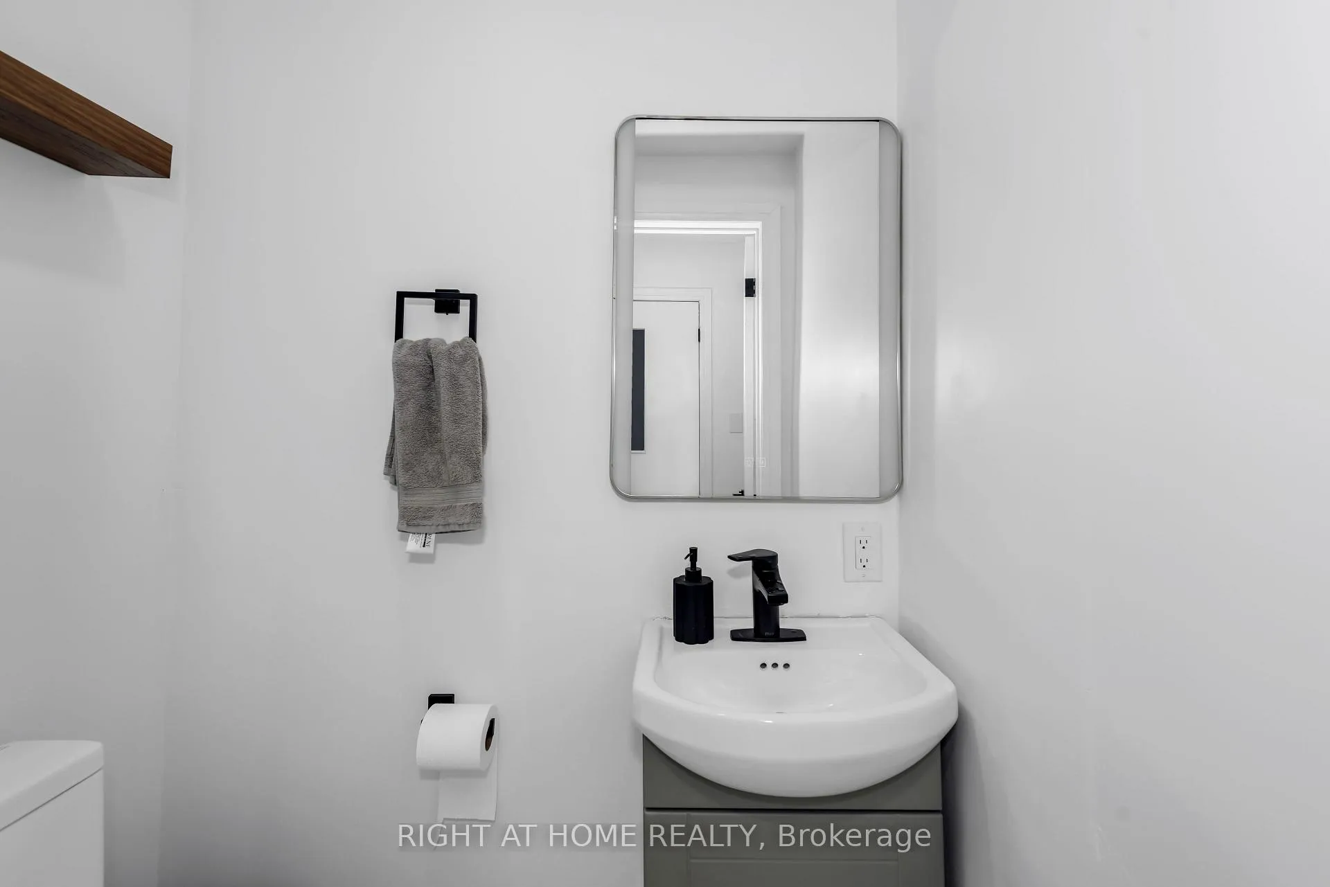 Photo 7 of 5 Carol Road, Barrie, Allandale Heights — HOMEH