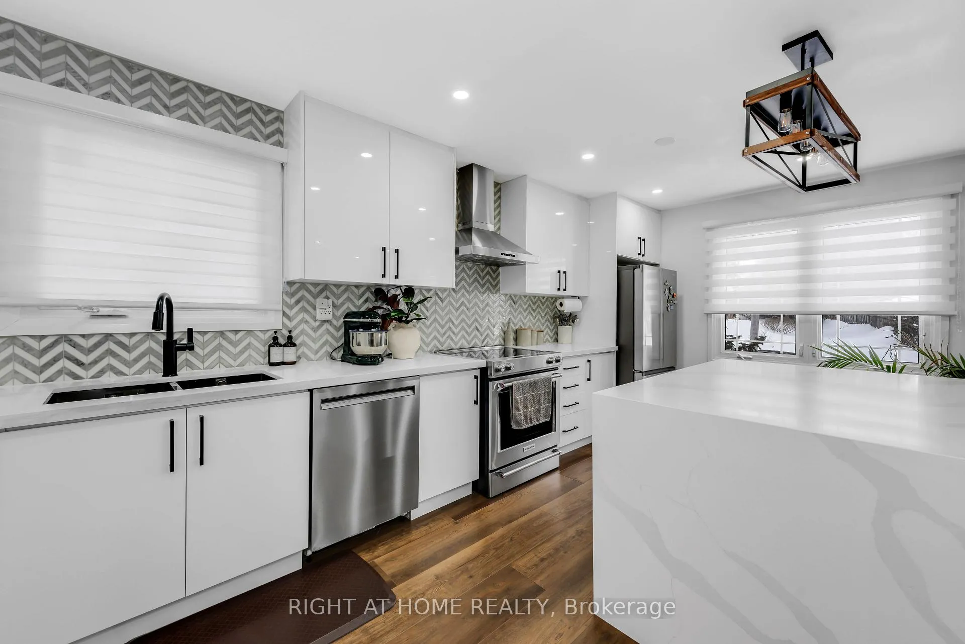 Photo 9 of 5 Carol Road, Barrie, Allandale Heights — HOMEH