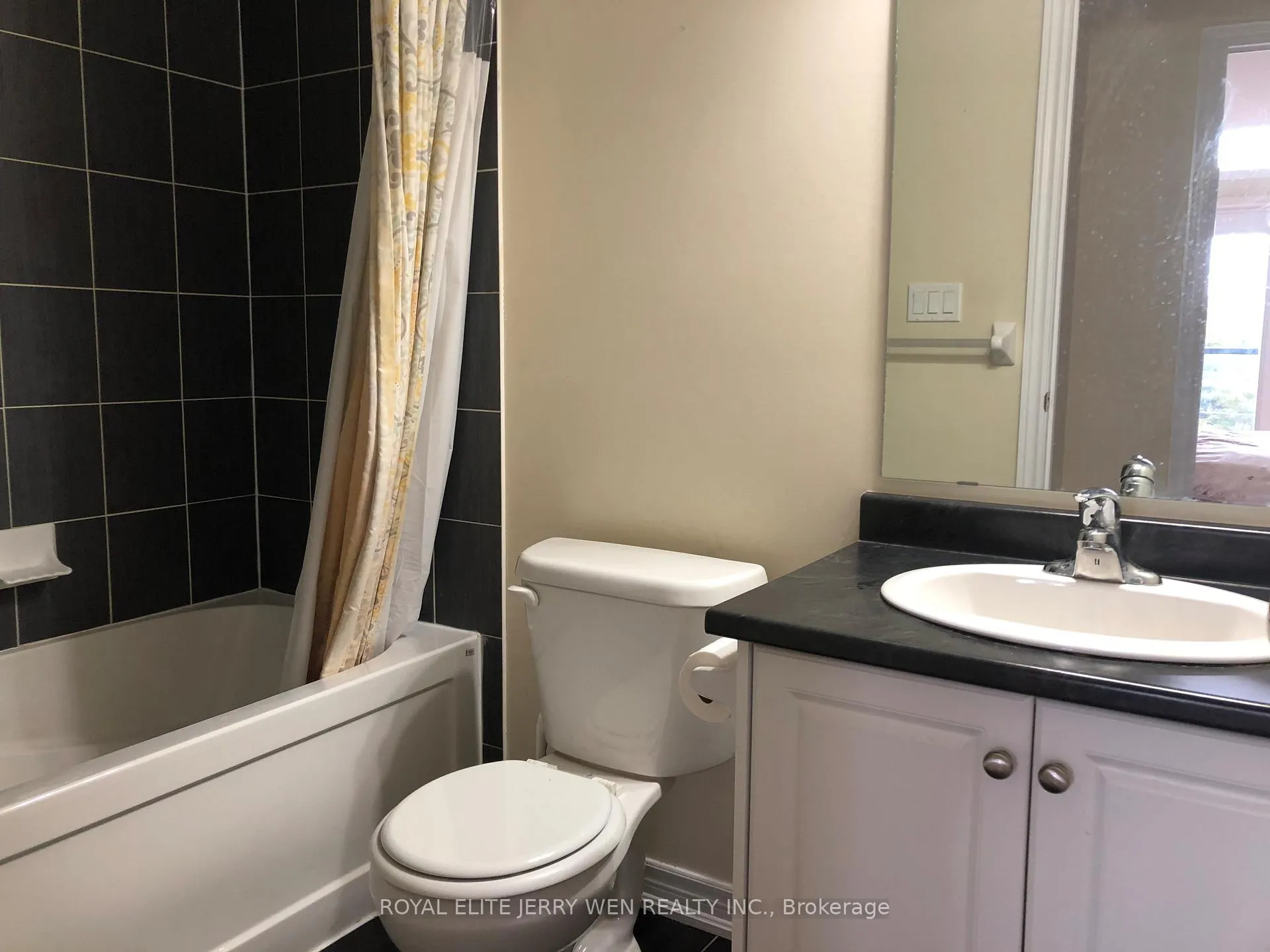 Photo 11 of Unit 4, 9601 Jane Street, Vaughan, Maple — HOMEH