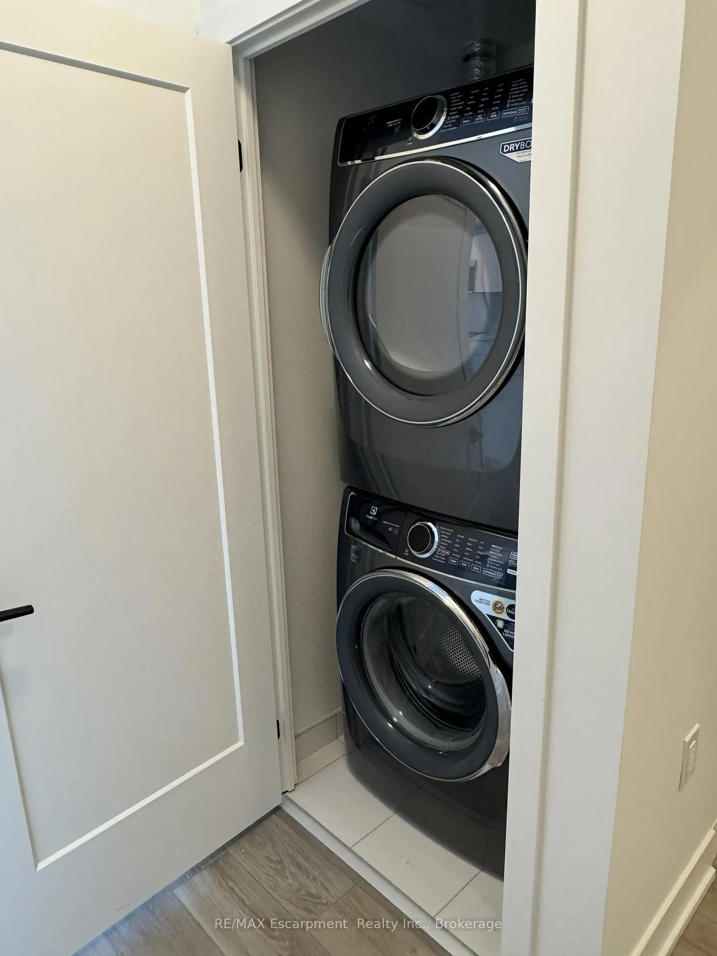 Photo 6 of Unit 704, 2088 James Street, Burlington, Brant — HOMEH