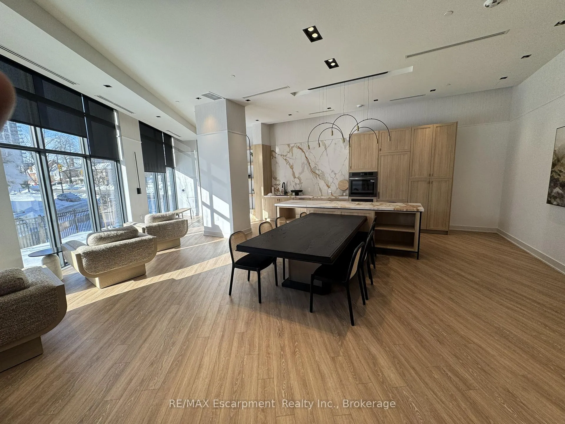 Photo 9 of Unit 704, 2088 James Street, Burlington, Brant — HOMEH