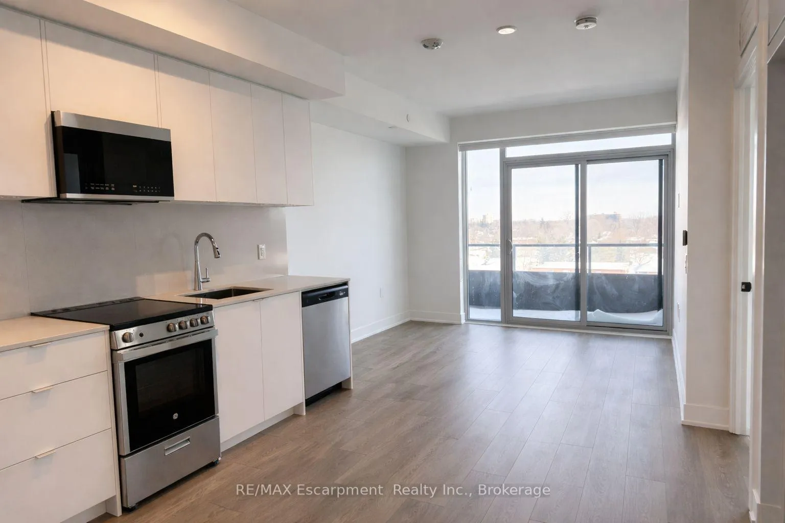 Photo 14 of Unit 704, 2088 James Street, Burlington, Brant — HOMEH