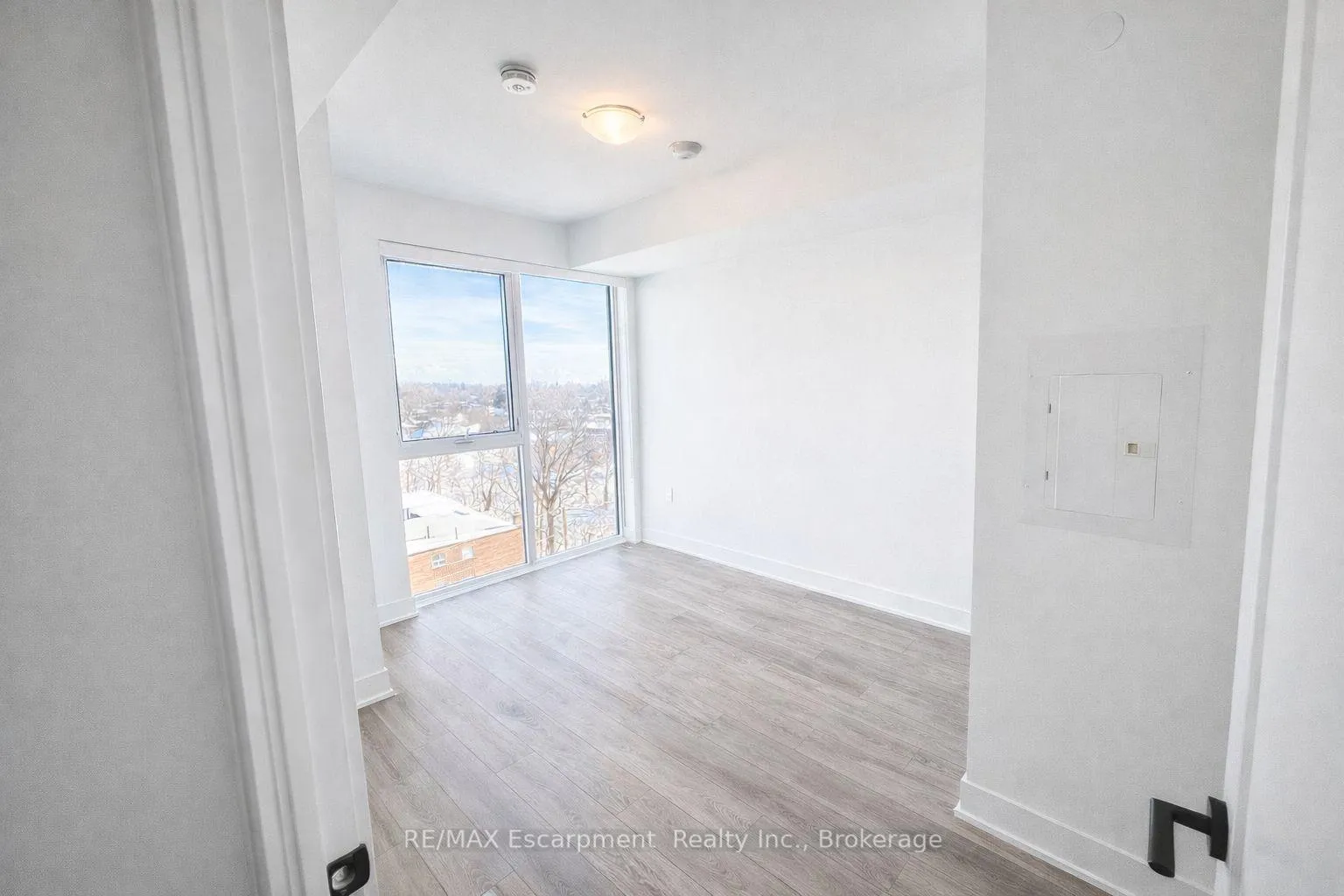 Photo 16 of Unit 704, 2088 James Street, Burlington, Brant — HOMEH