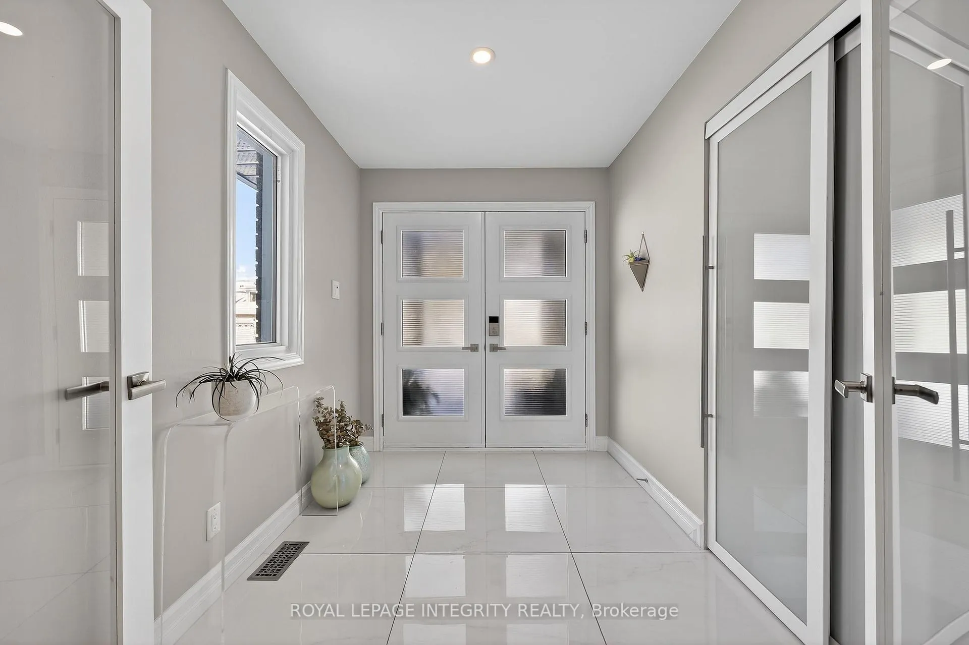 Photo 3 of 1380 Diane Crescent, Ottawa, Fallingbrook/Ridgemount — HOMEH