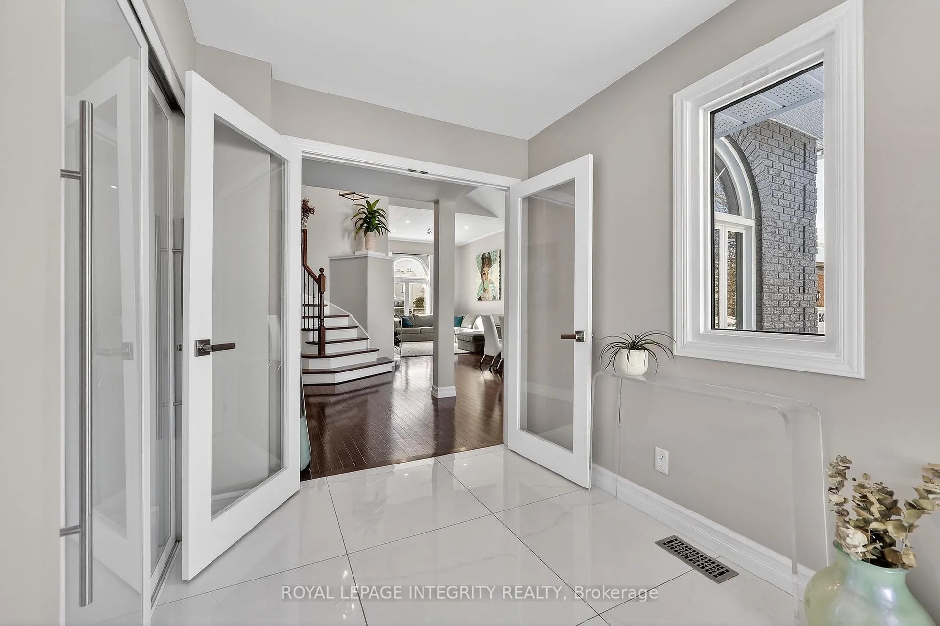 Photo 4 of 1380 Diane Crescent, Ottawa, Fallingbrook/Ridgemount — HOMEH
